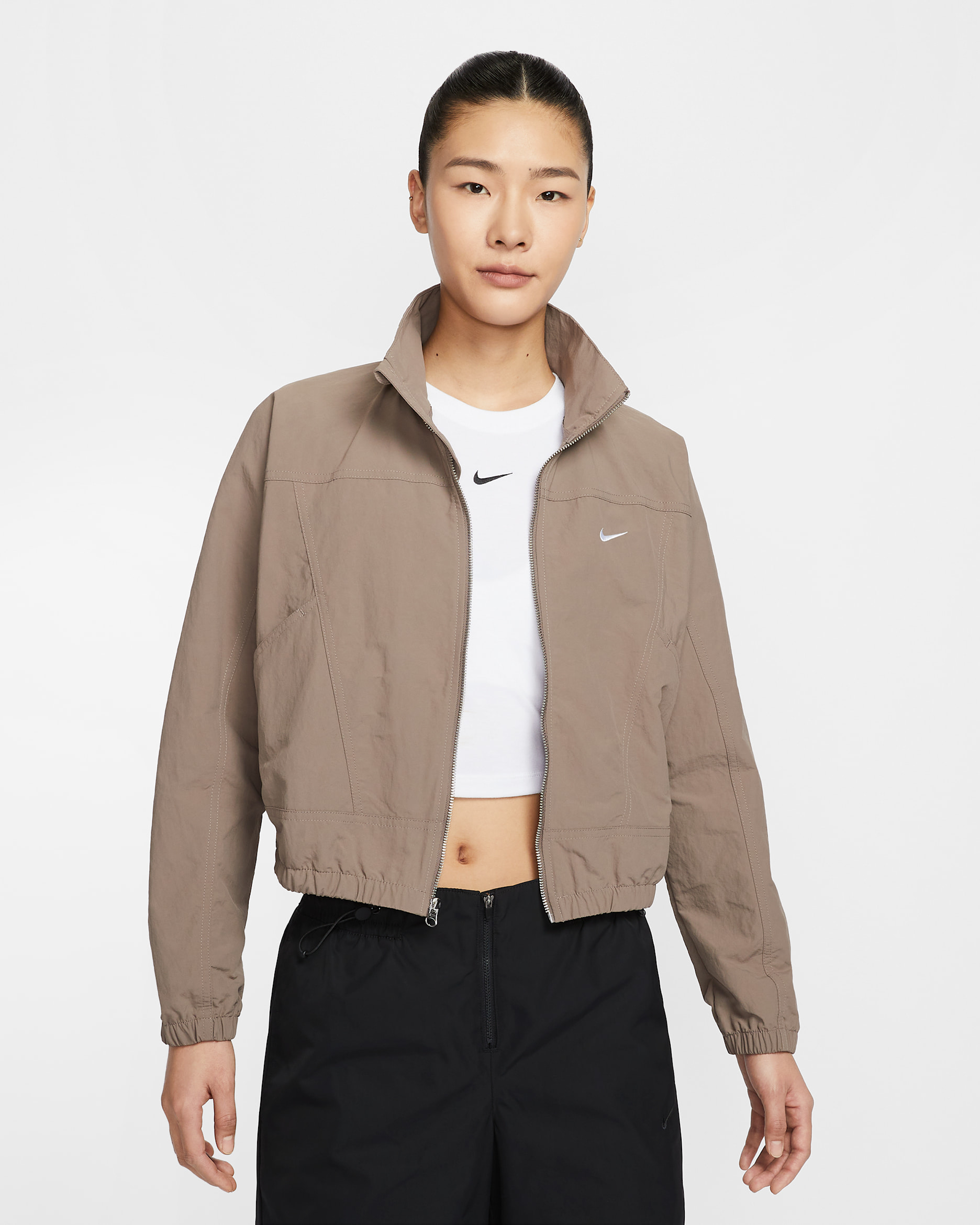 나이키 스포츠웨어 에브리씽 우븐 여성 오버사이즈 리펠 UV 프로텍션 재킷 - 밍크 브라운/화이트