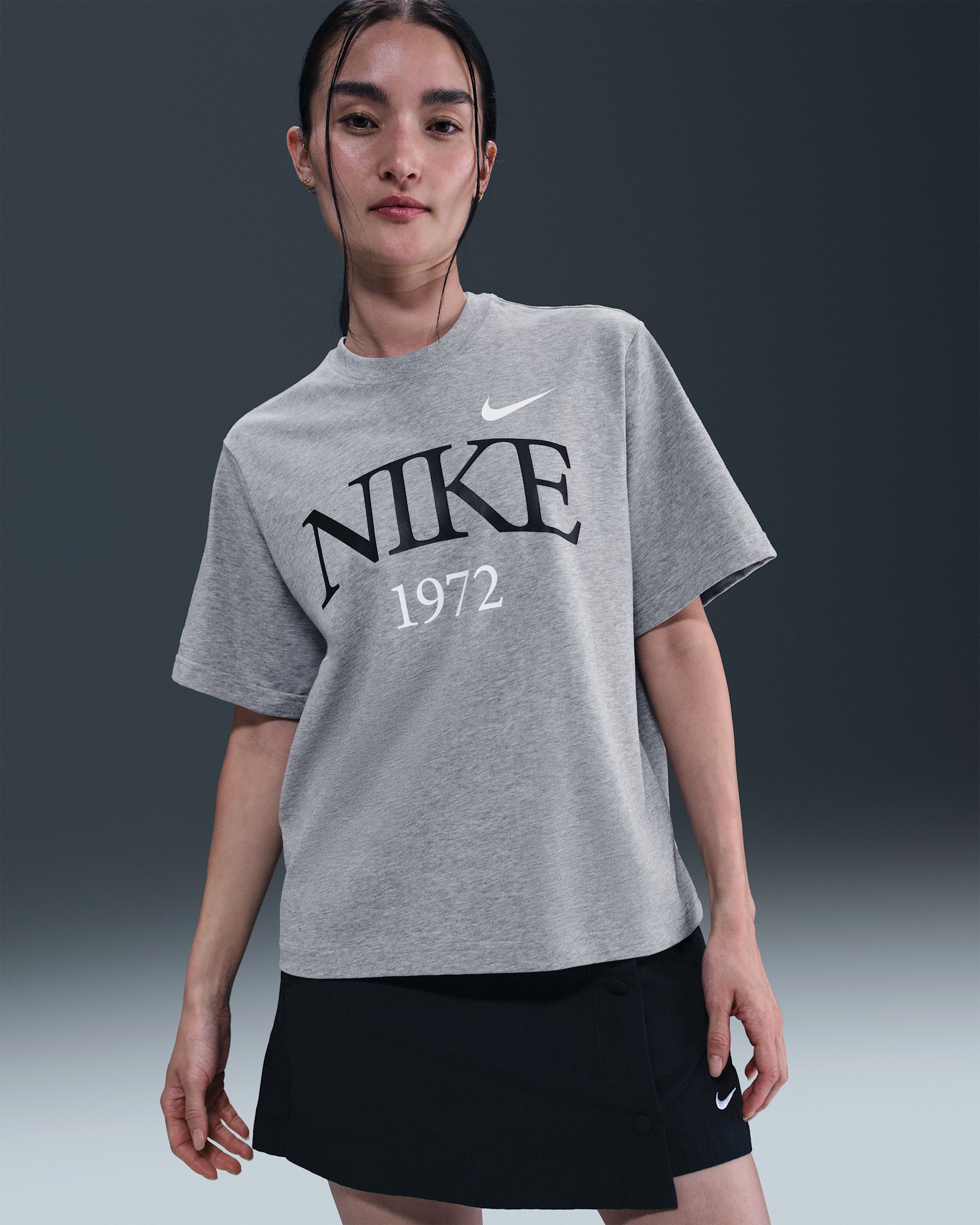 ナイキ スポーツウェア クラシック ウィメンズ Tシャツ - ダークグレーヘザー