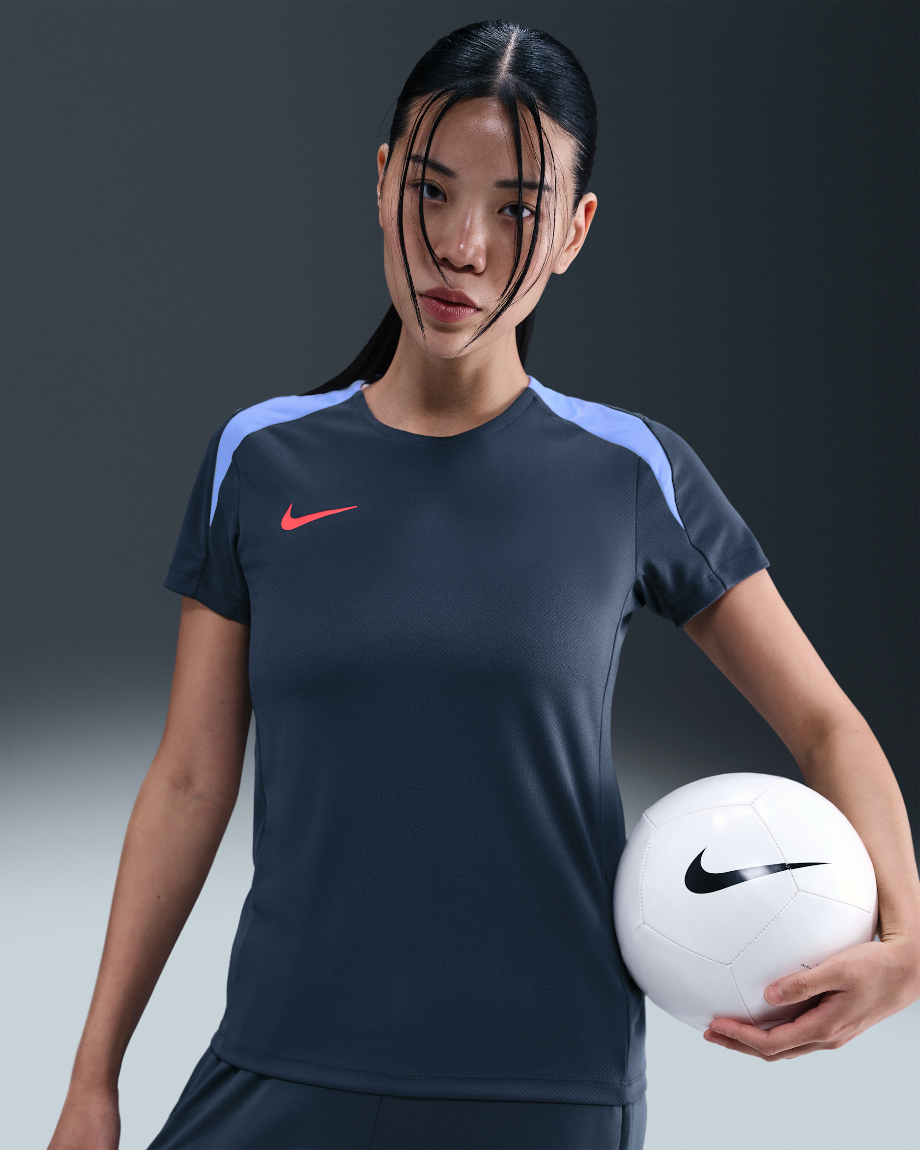 เสื้อฟุตบอลแขนสั้นผู้หญิง Dri-FIT Nike Strike - Thunder Blue/Royal Tint/Bright Crimson