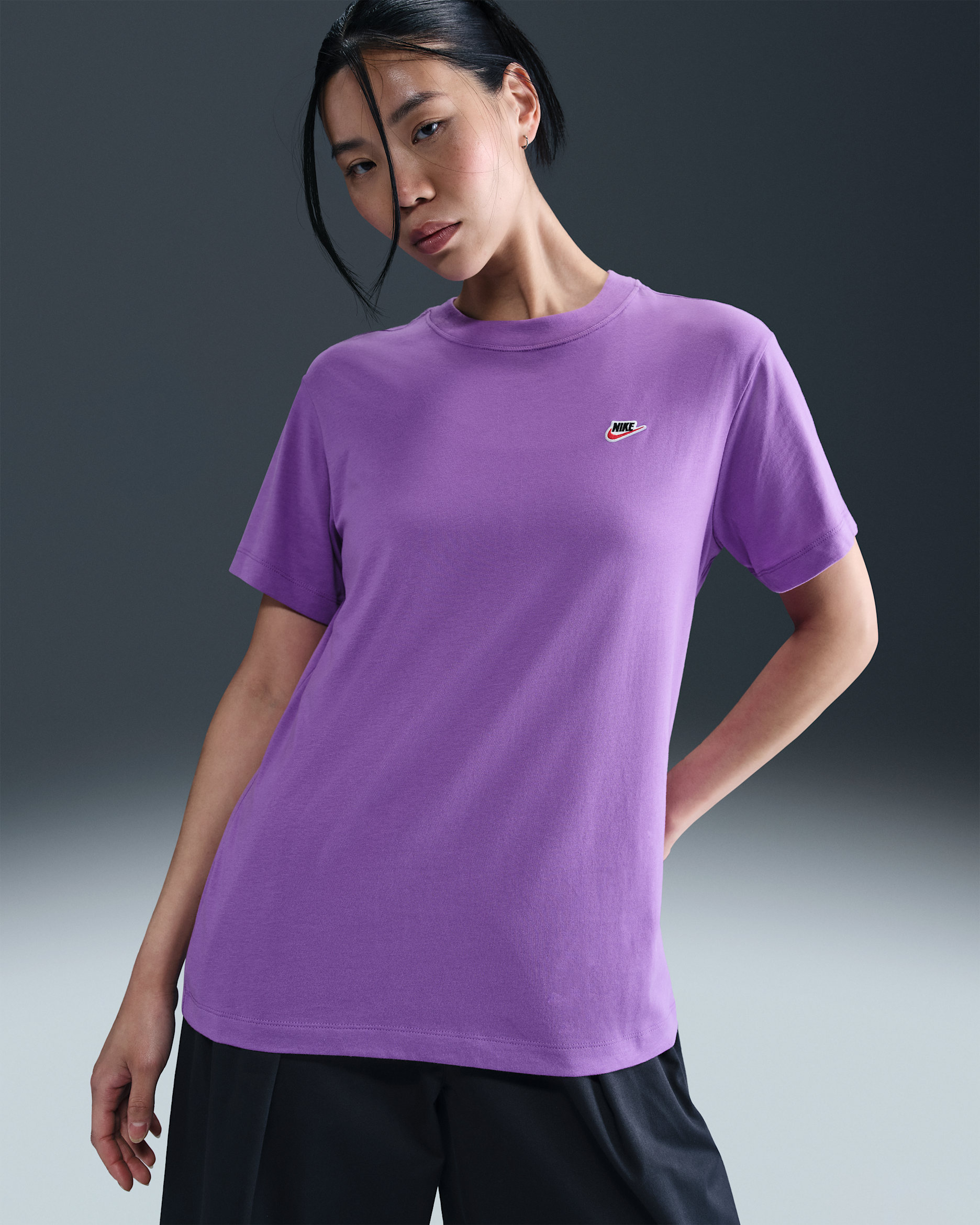 Nike Sportswear Women's T-shirt - Black Raspberry