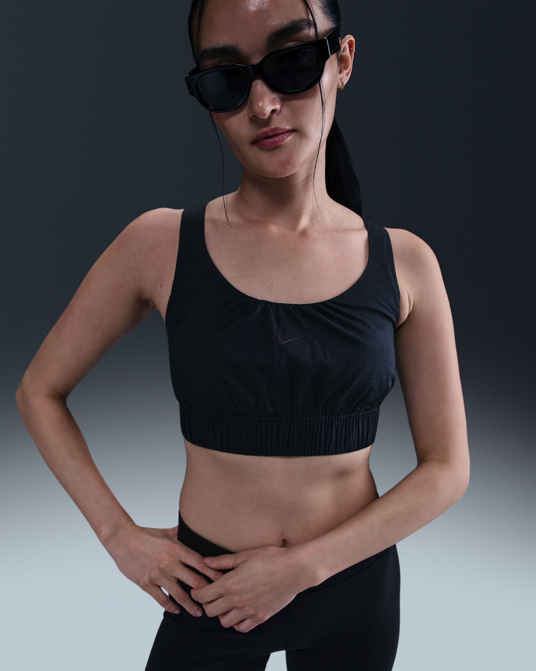 เสื้อกล้ามเอวลอยทรงเข้ารูปผู้หญิง Nike Sportswear Chill Poplin - ดำ/ดำ