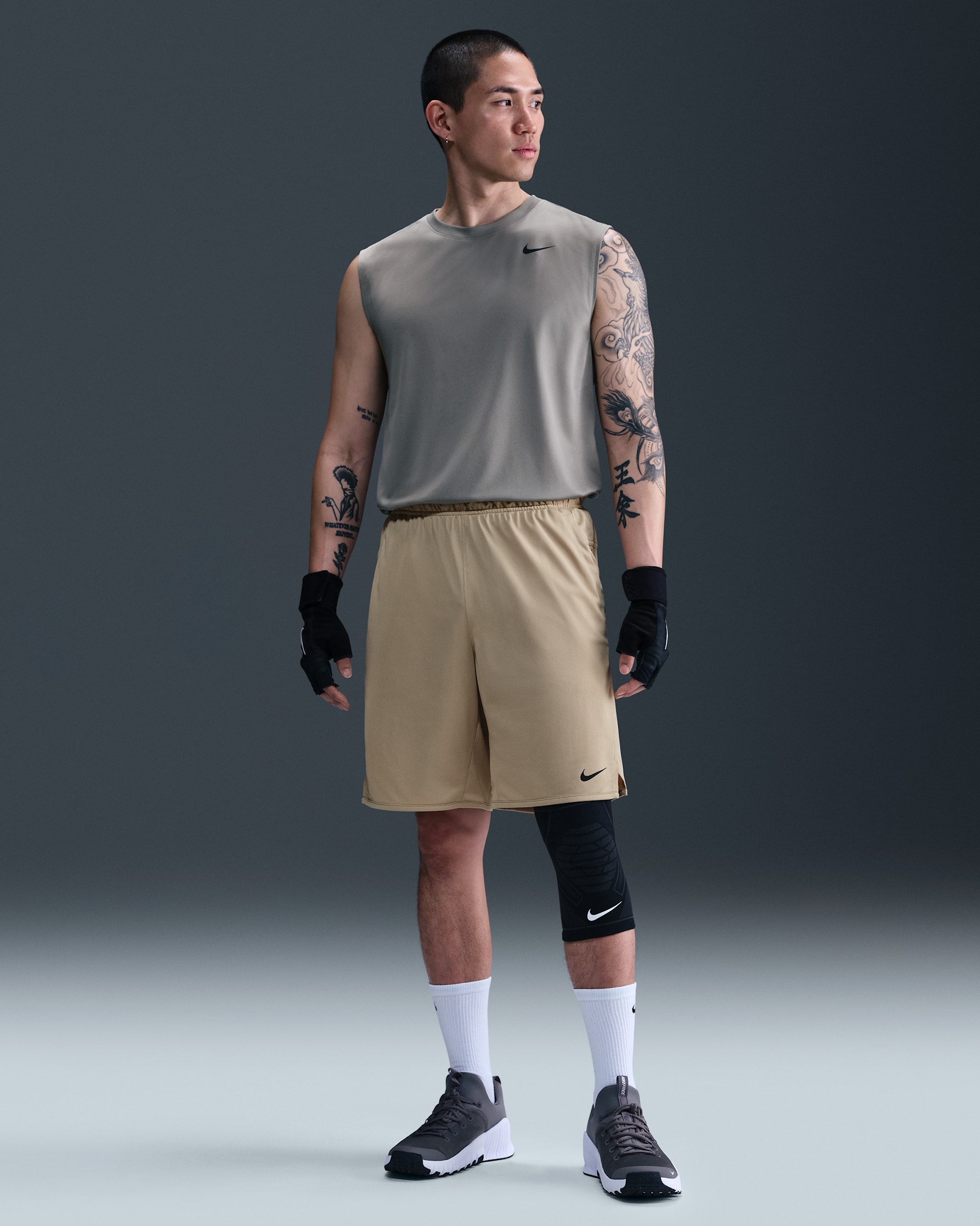 กางเกงขาสั้นอเนกประสงค์ 9 นิ้วไม่มีซับในผู้ชาย Dri-FIT Nike Totality - Desert Khaki/ดำ/Desert Khaki/ดำ