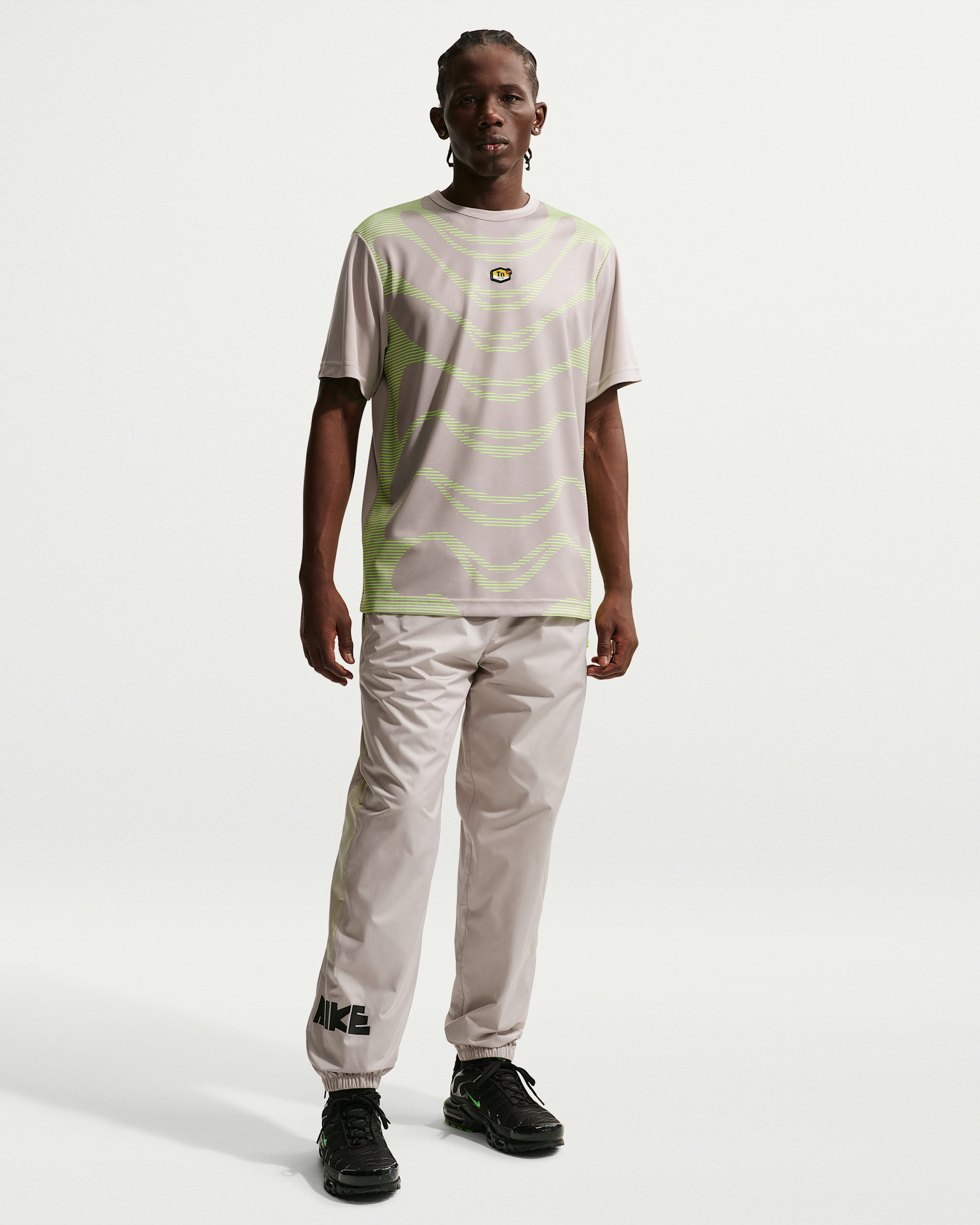 Nike Windrunner Dokuma Grafikli Erkek Eşofman Altı - Moon Particle/Cream II/Volt