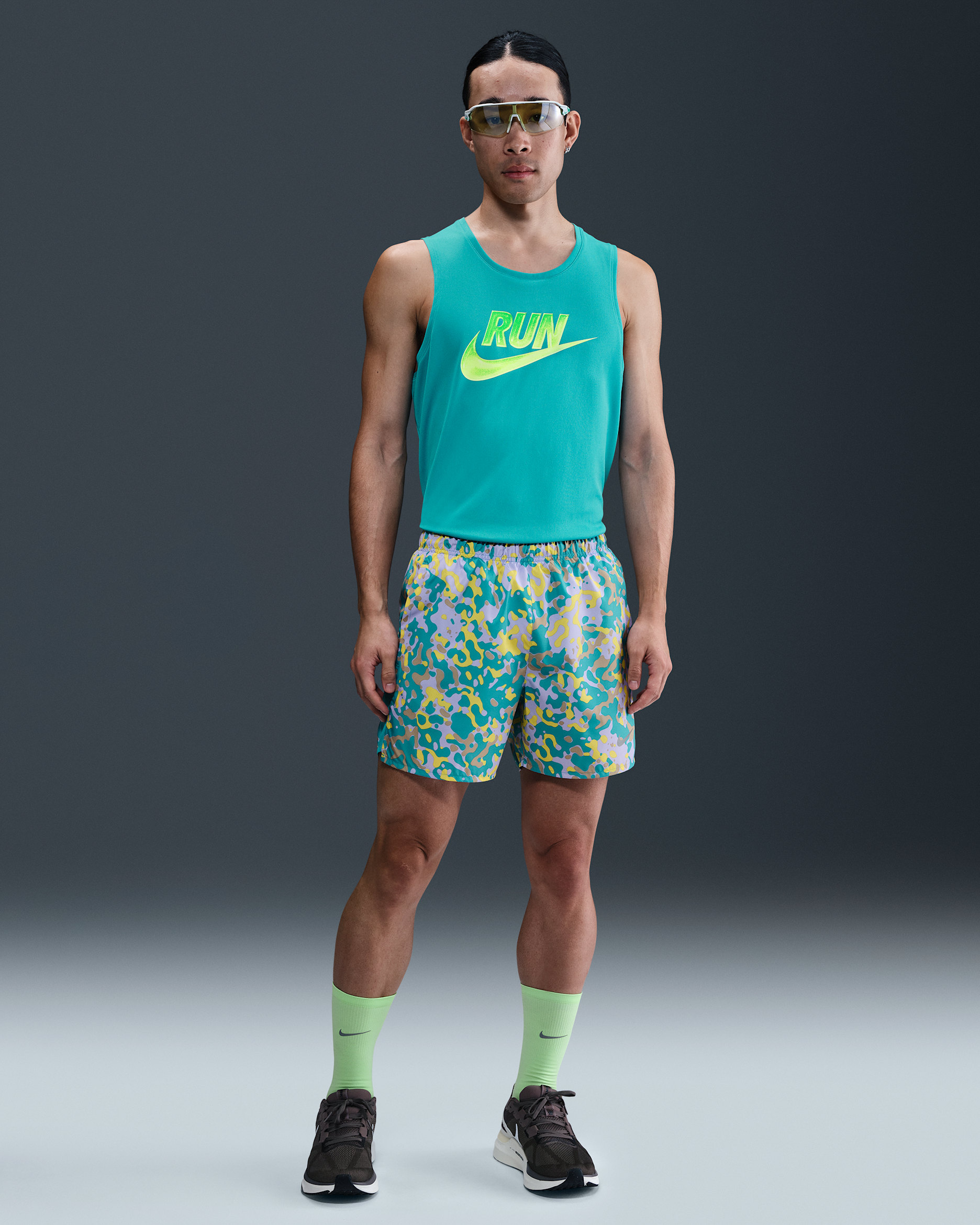 ナイキ チャレンジャー メンズ Dri-FIT 13cm ランニングショートパンツ (インナー付き) - ダスティーカクタス/パラシュートベージュ/ブラック