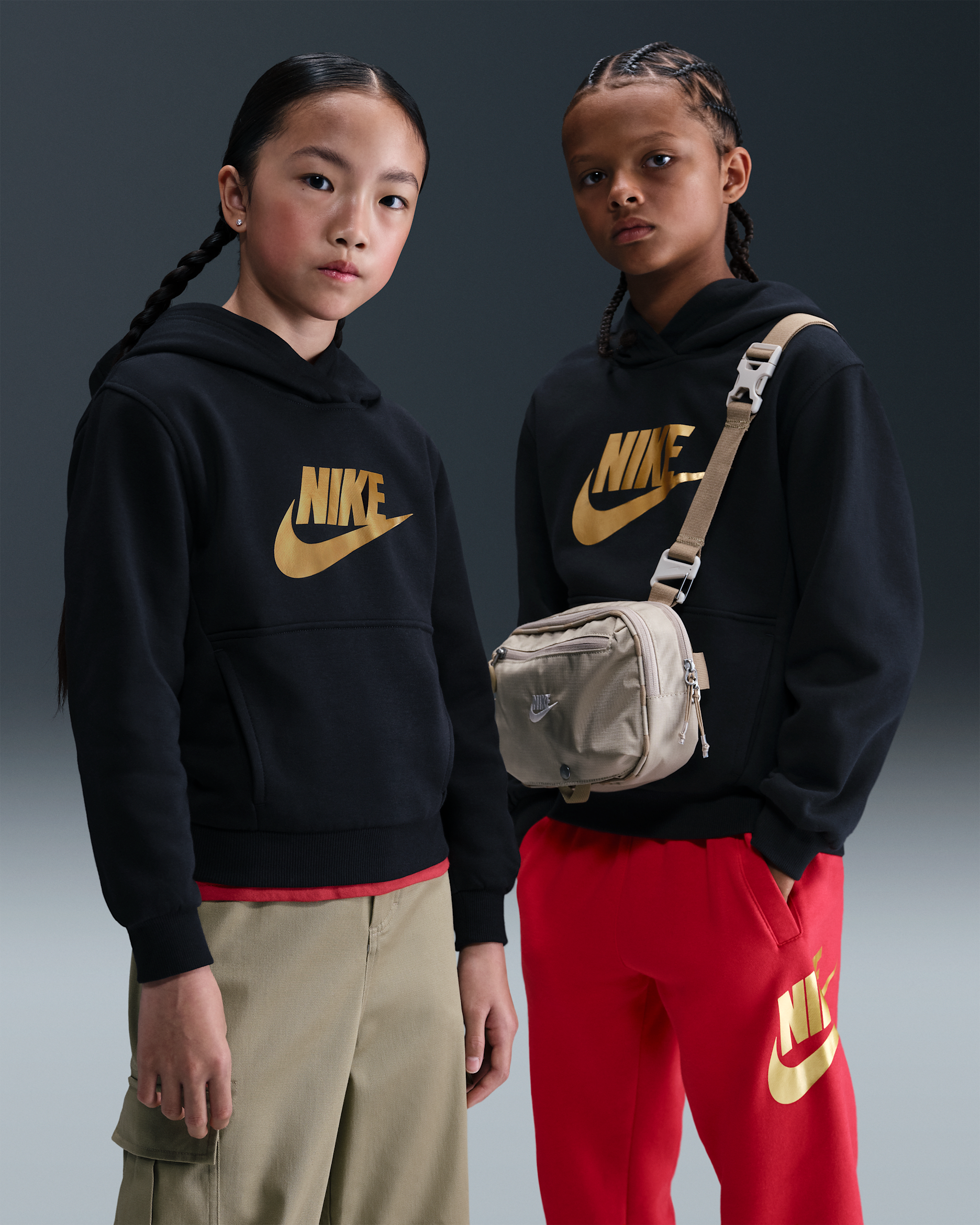 Nike Sportswear Club Fleece kapucnis pulóver nagyobb gyerekeknek - Fekete/Metallic Gold