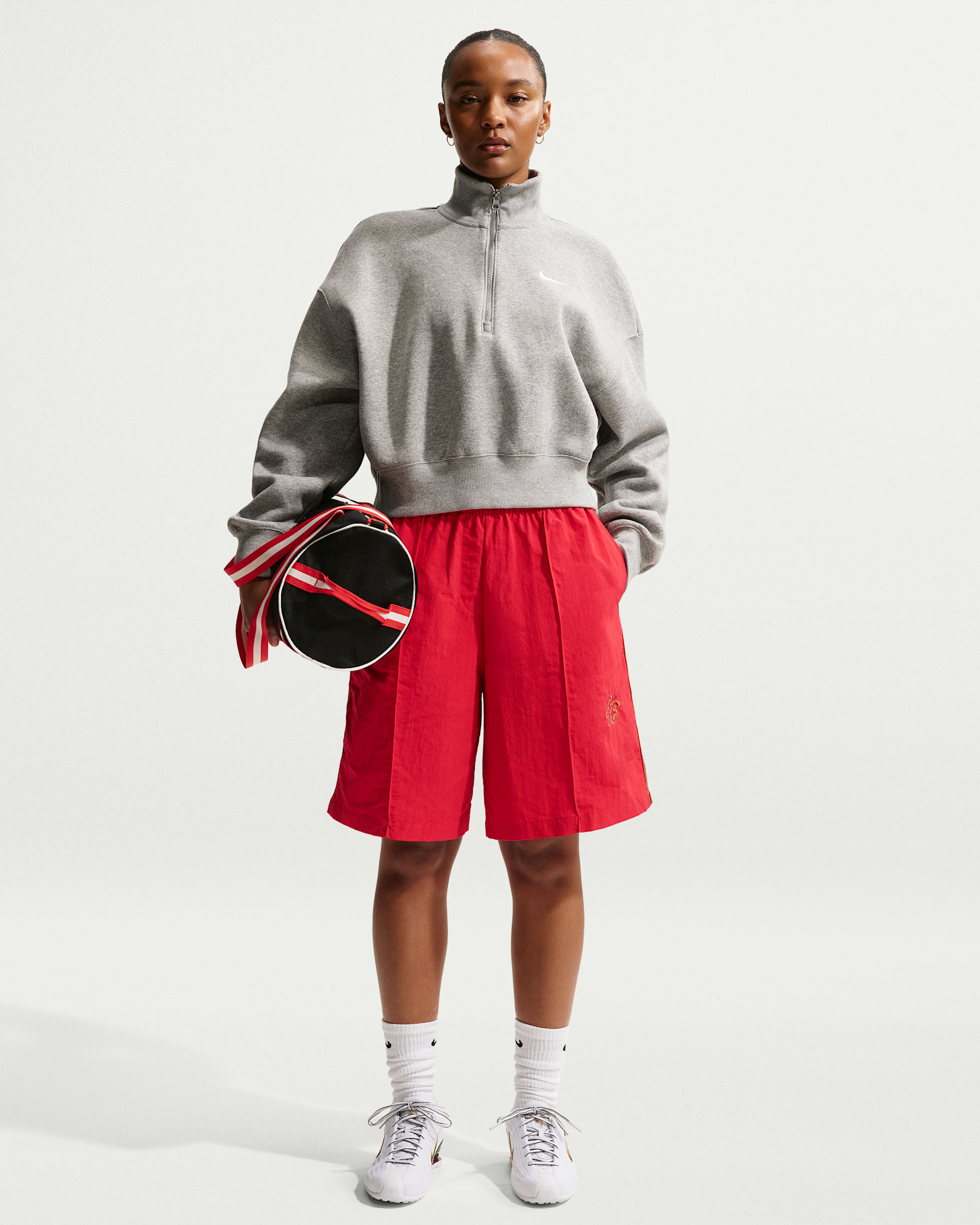 Nike Sportswear Women's High-Waisted 23cm (approx.) Woven Shorts - University Red