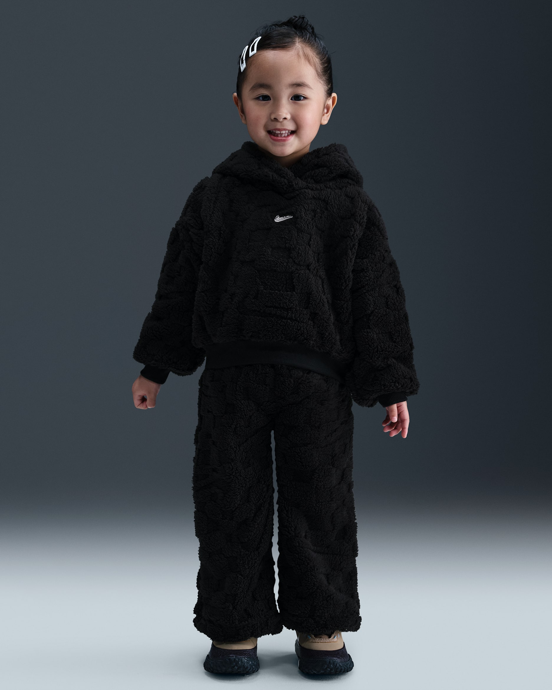 Conjunto de sudadera con gorro sin cierre y pants infantil Nike Cozy - Negro