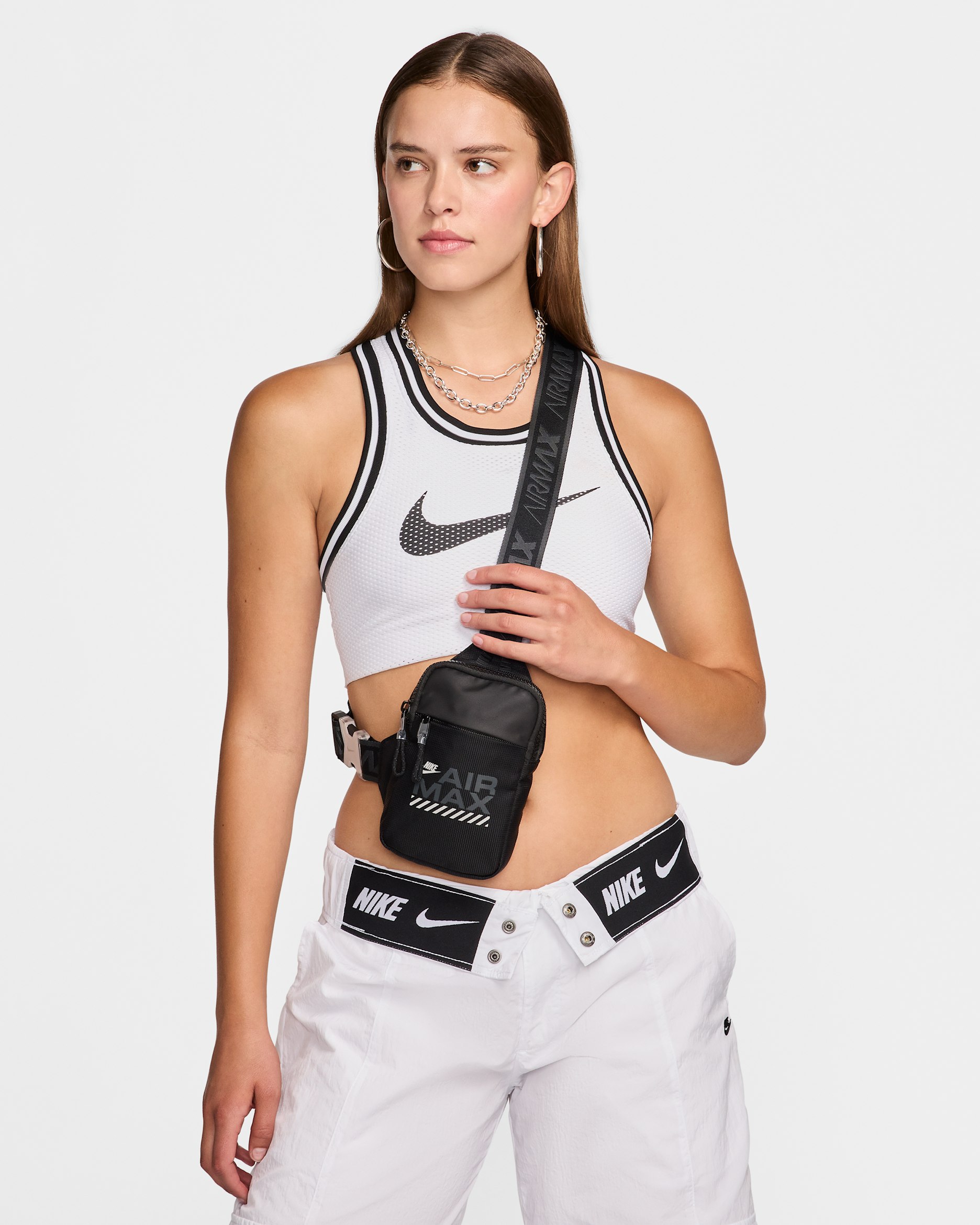 나이키 스포츠웨어 에센셜 크로스바디 백(1L) - 블랙/블랙/리플렉티브 실버