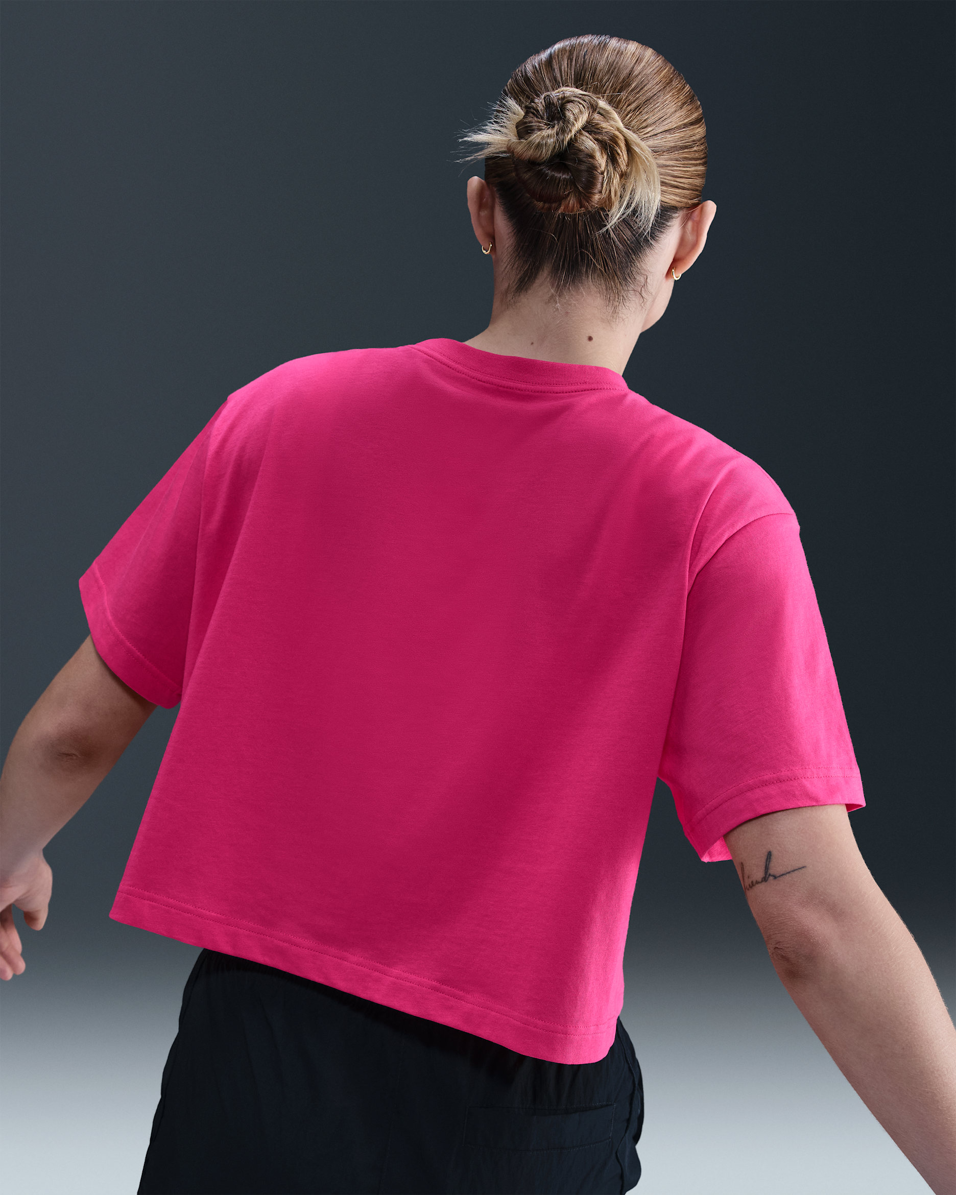 Nike Sportswear Essential Women's Cropped Logo T-Shirt