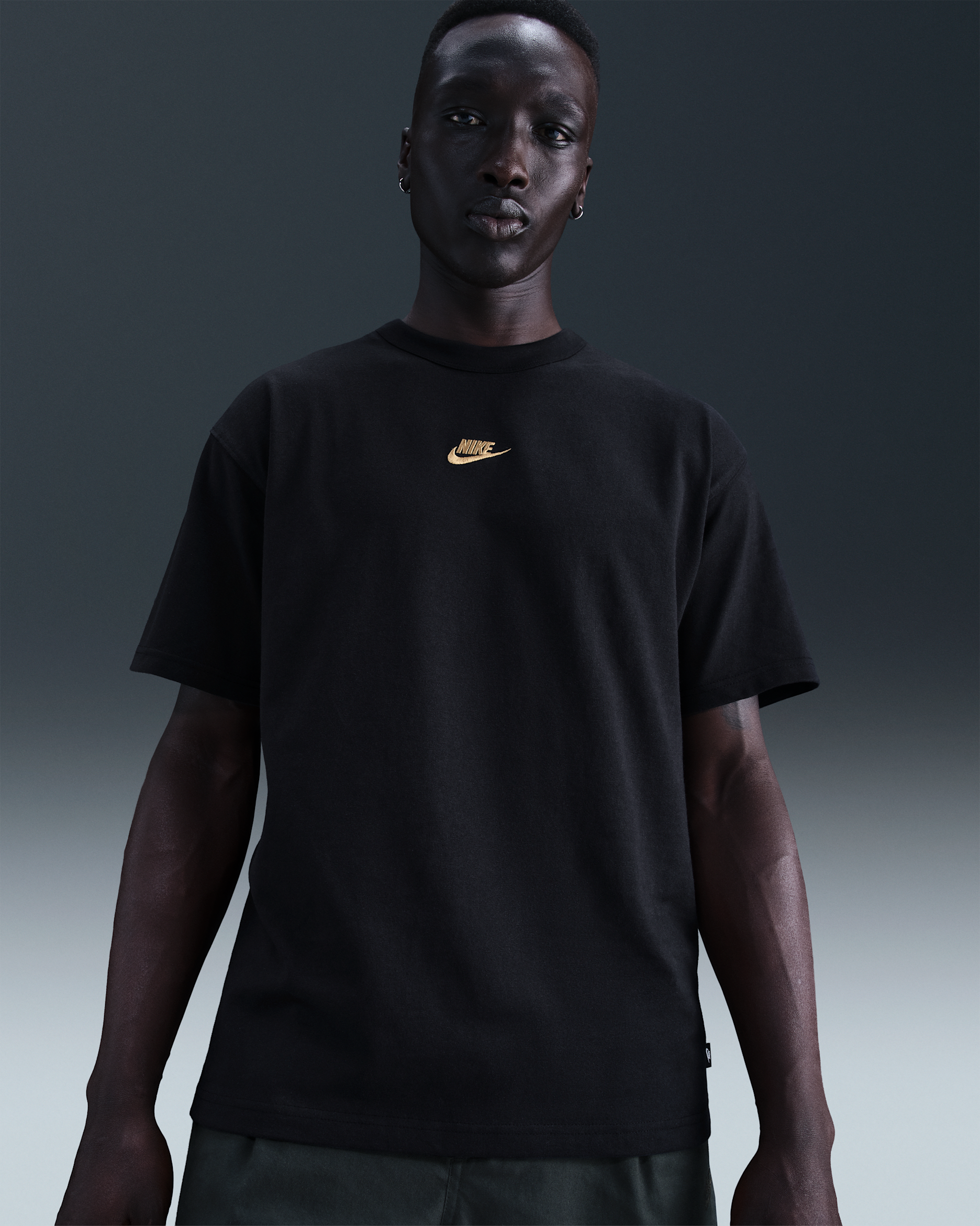 Ανδρικό T-Shirt Nike Sportswear Premium Essentials - Μαύρο/Χρυσό