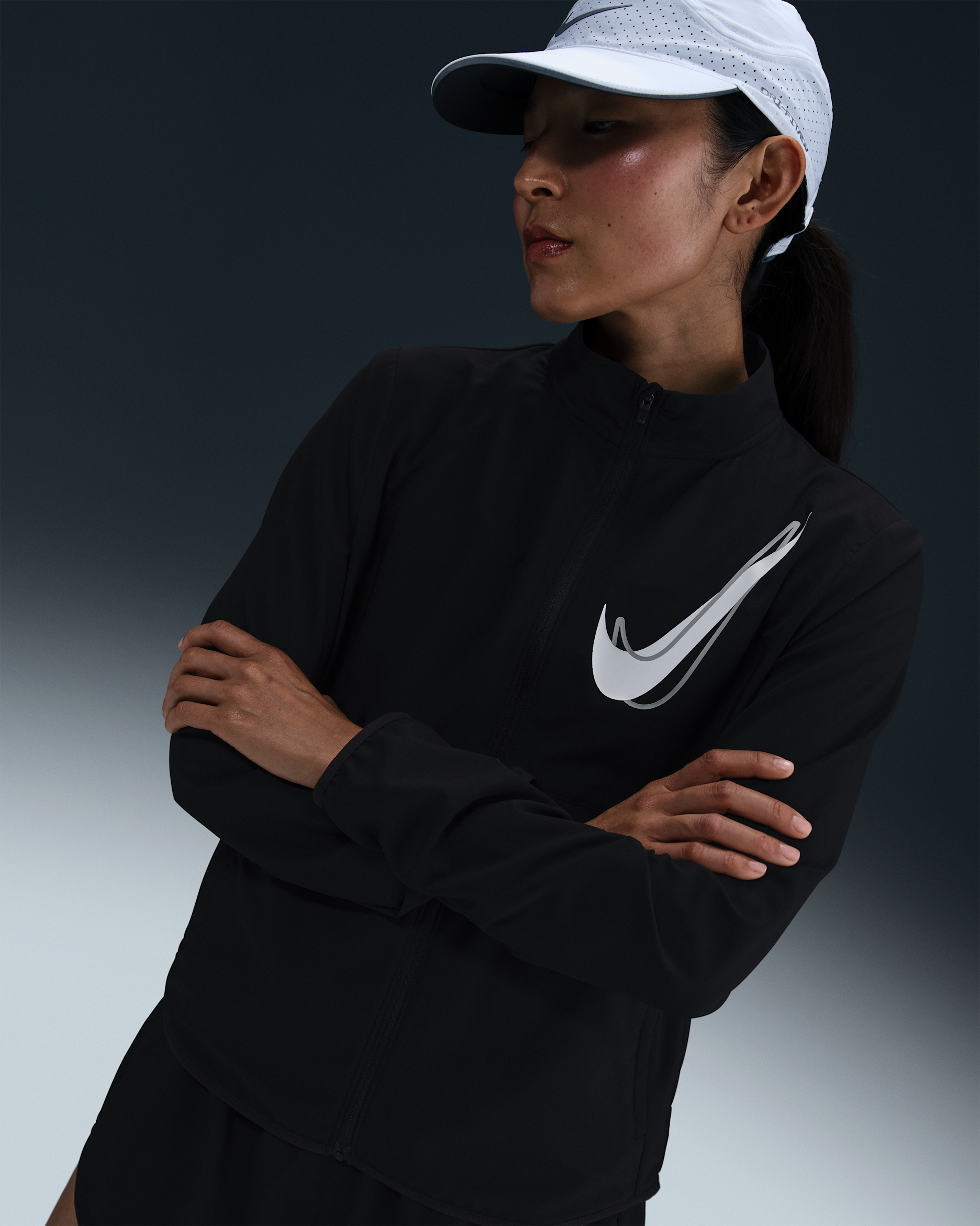 เสื้อแจ็คเก็ตวิ่ง Dri-FIT ผู้หญิง Nike Swoosh - ดำ