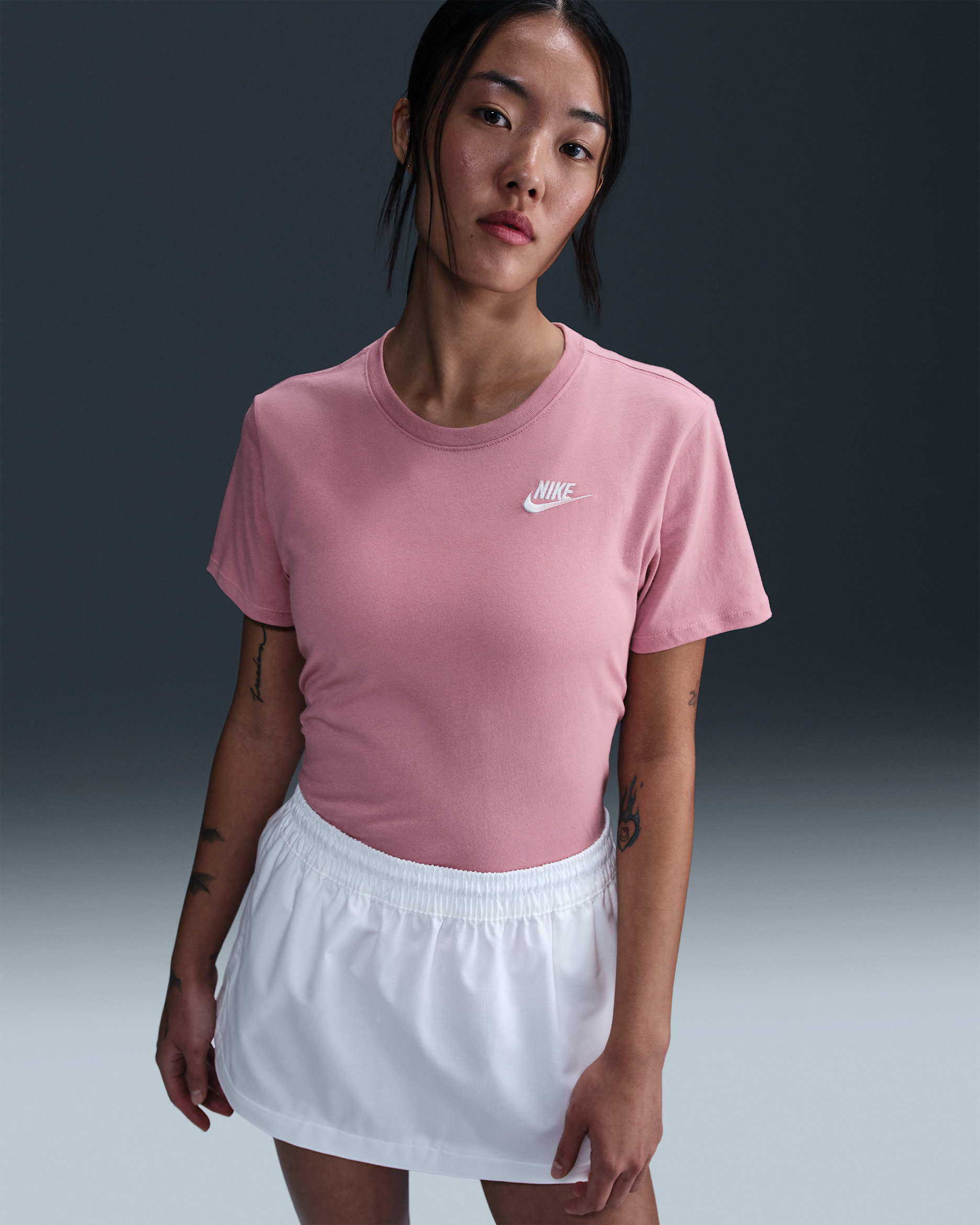 Nike Sportswear Club Essentials Women's T-Shirt - Elemental Pink