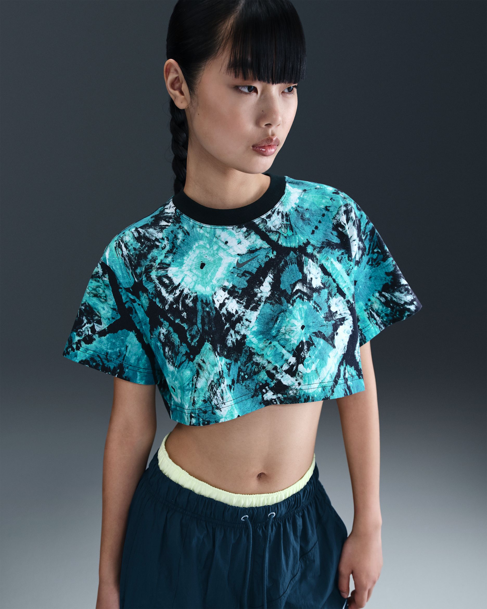 Nike 女款藝術家系列女款寬版短版圖樣 T 恤 - Dusty Cactus