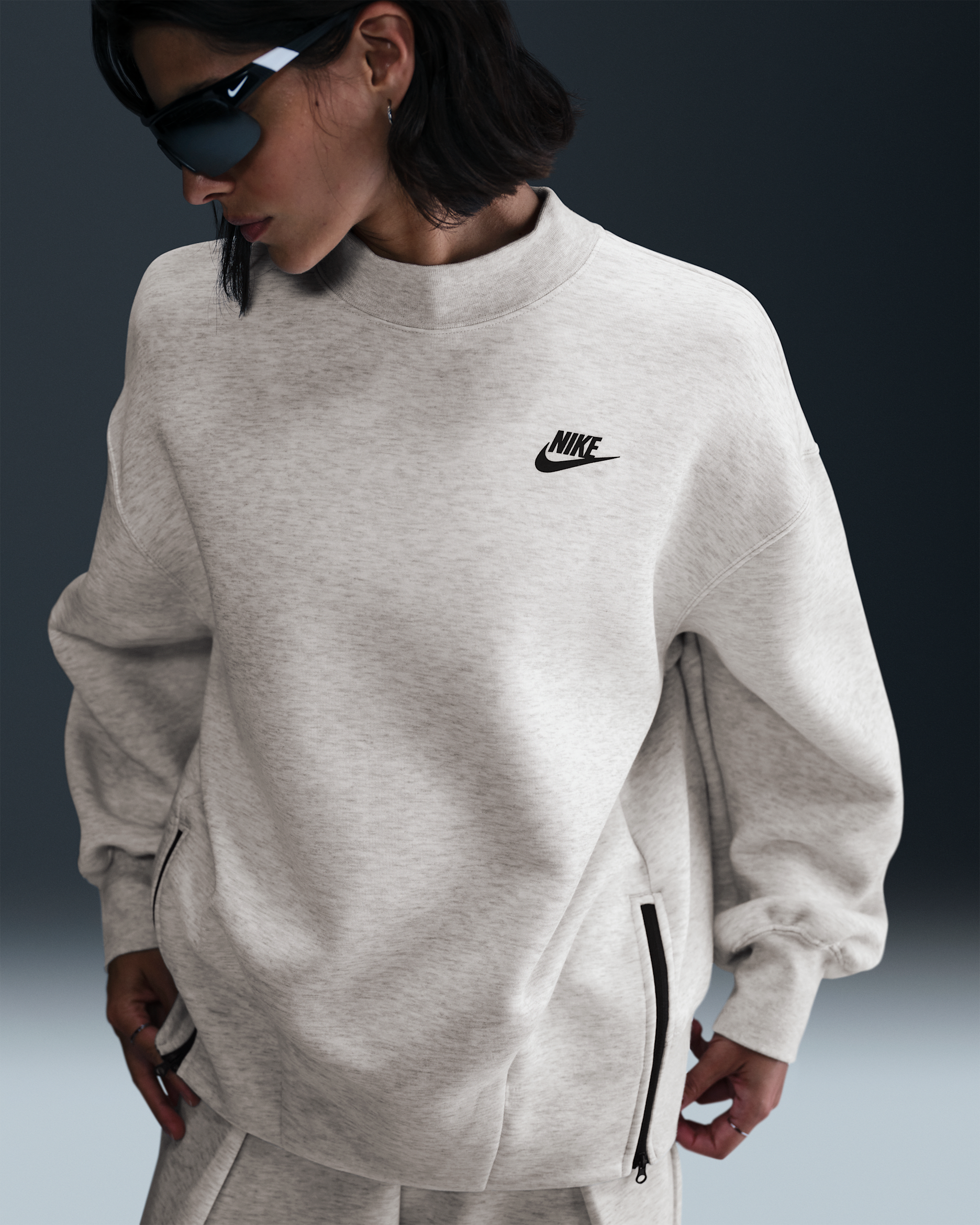 Nike Sportswear Tech Fleece Women's Oversized Crew-Neck Sweatshirt - Light Grey/Heather/Black