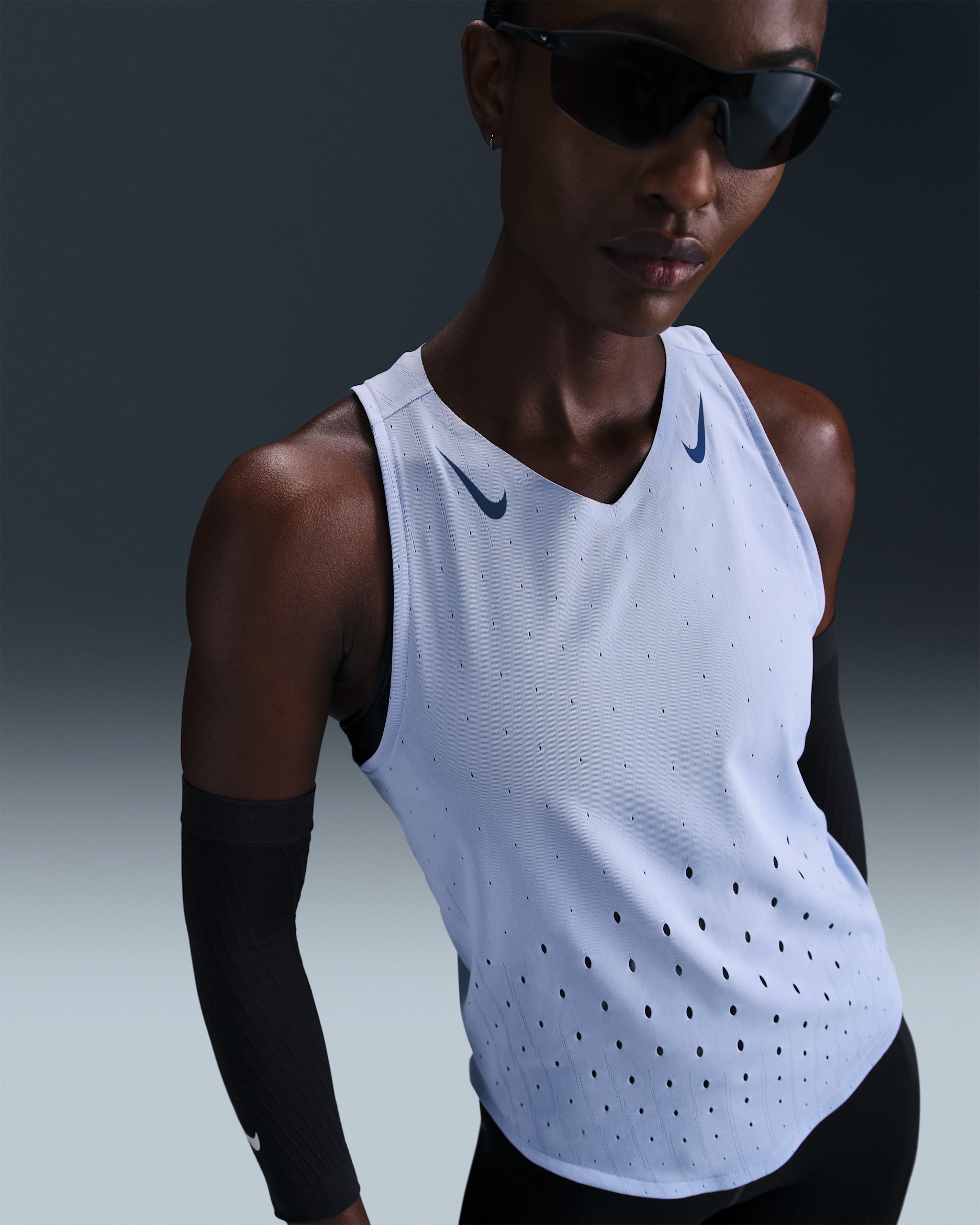 Camisola de running sem mangas Dri-FIT ADV Nike AeroSwift para mulher - Ghost/Azul Void