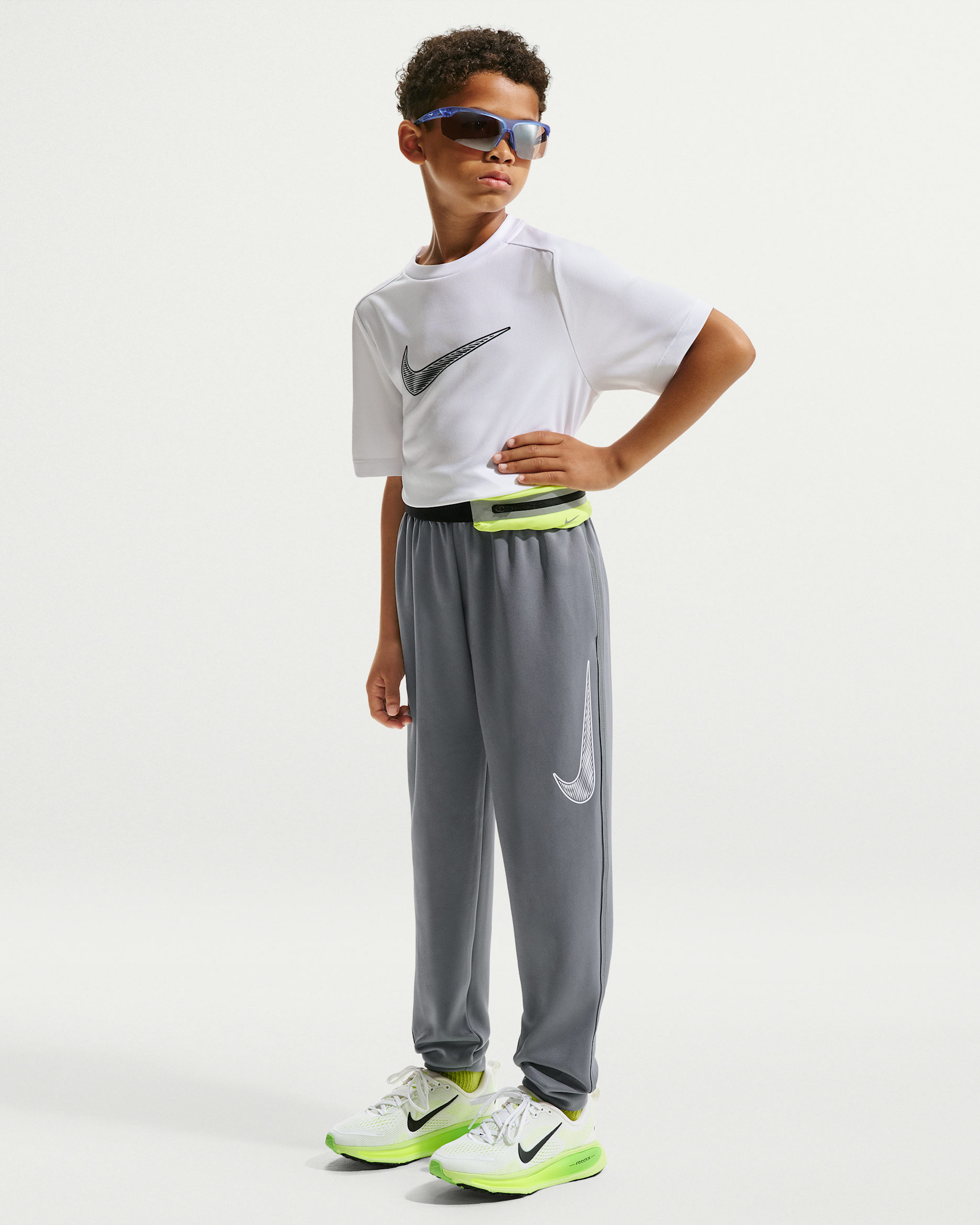Pants de entrenamiento de tejido Knit Dri-FIT para niño talla grande Nike Multi - Gris humo/Blanco