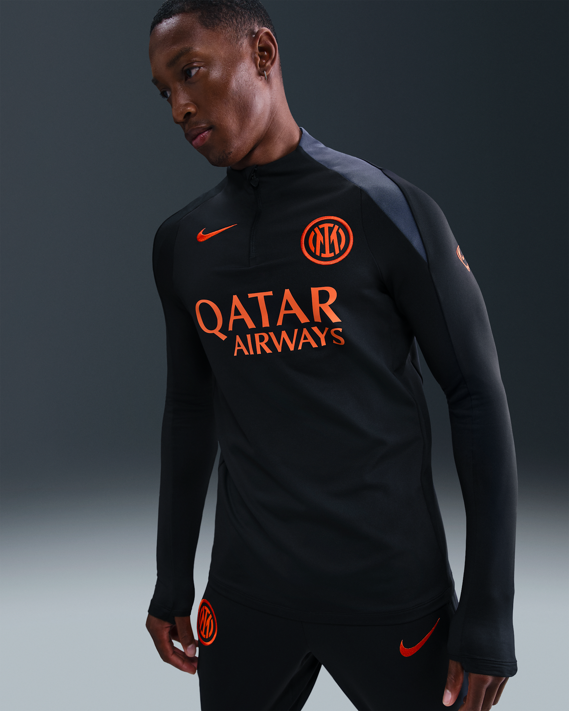 Inter Mailand Strike Third Nike Dri-FIT Total 90 Fußball-Drill-Oberteil aus Strickmaterial (Herren) - Schwarz/Thunder Blue/Safety Orange
