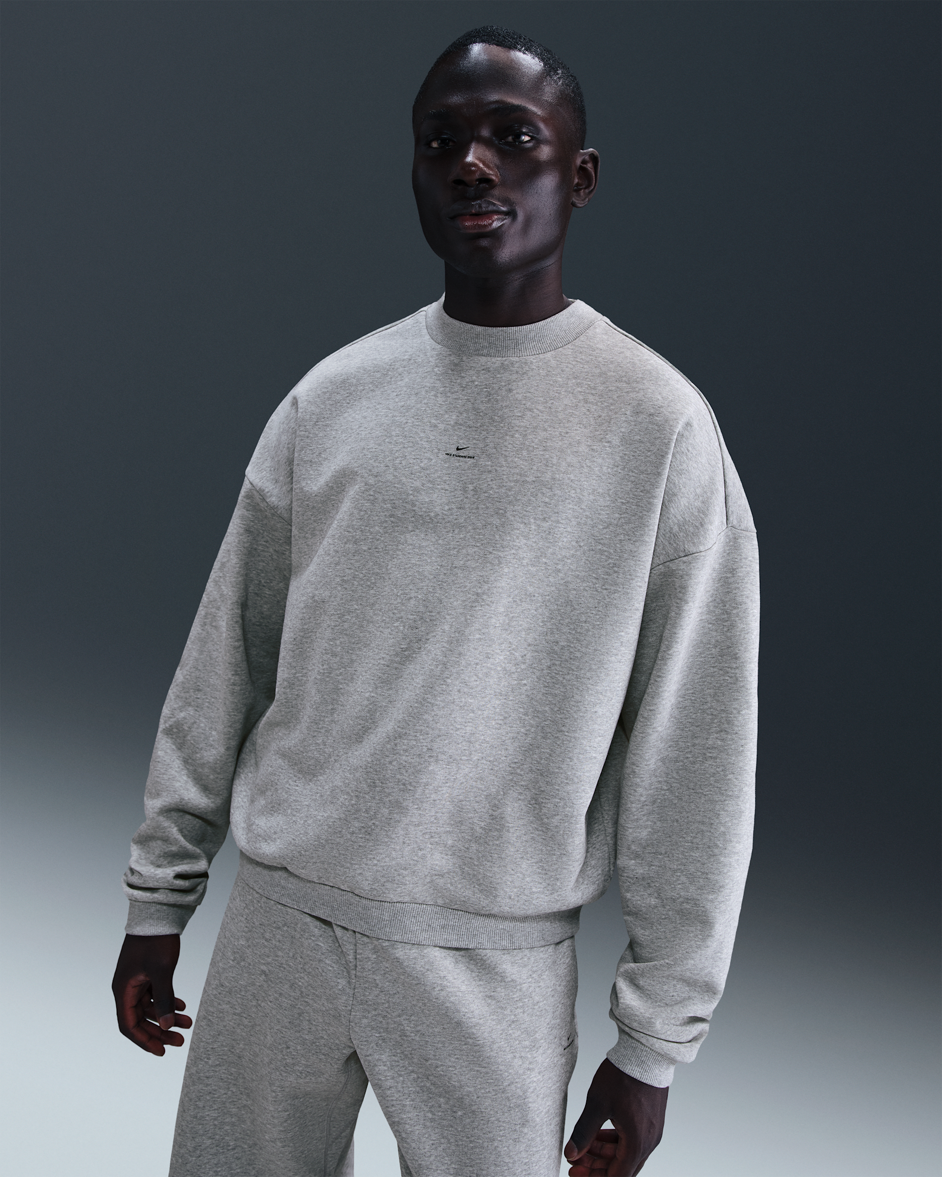 Nike Standard Issue Men's Therma-FIT Basketball Crew - Dark Grey Heather/Black