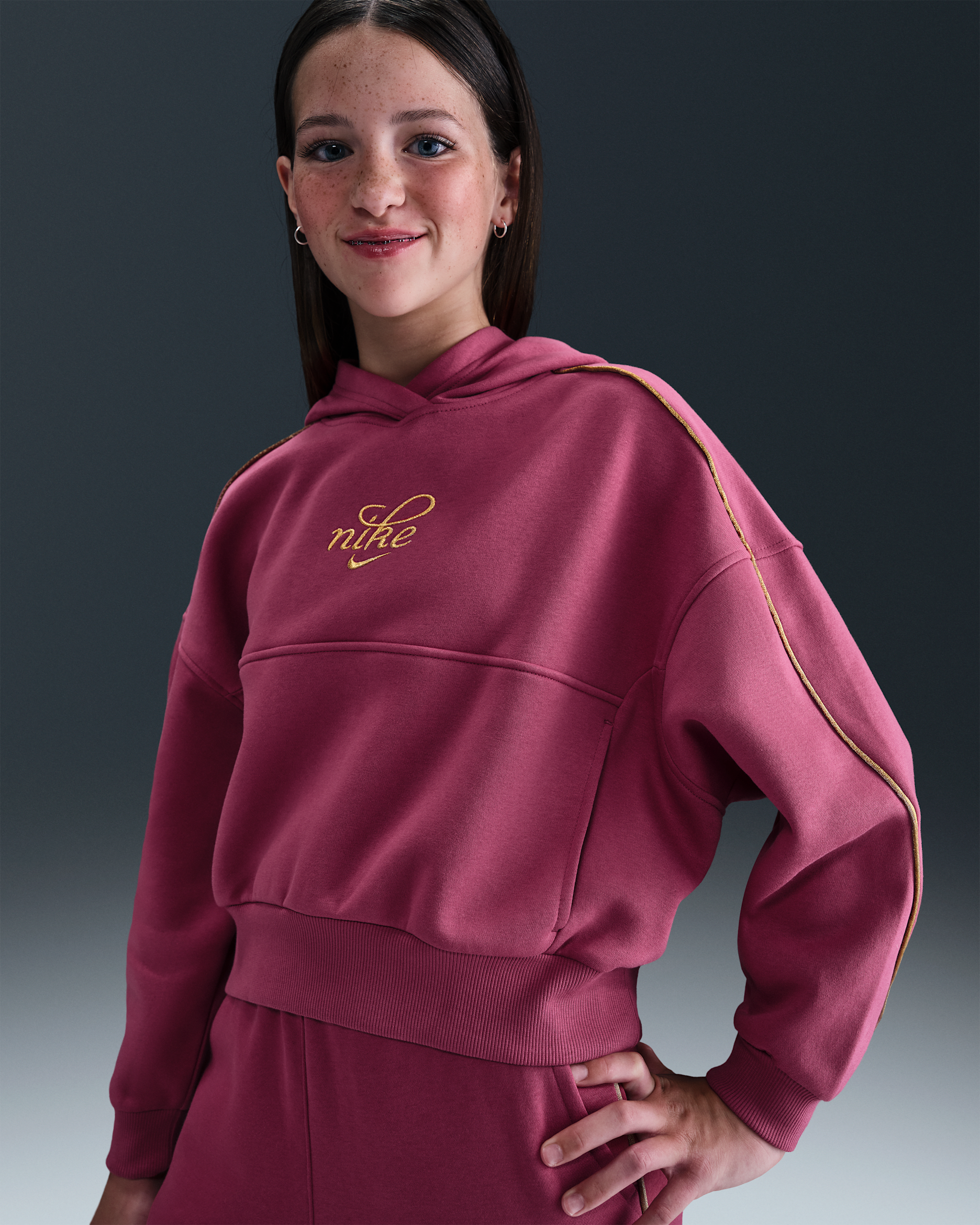 Nike Sportswear Club Fleece Older Kids' (Girls') Boxy Hoodie - Sweet Beet/Metallic Gold