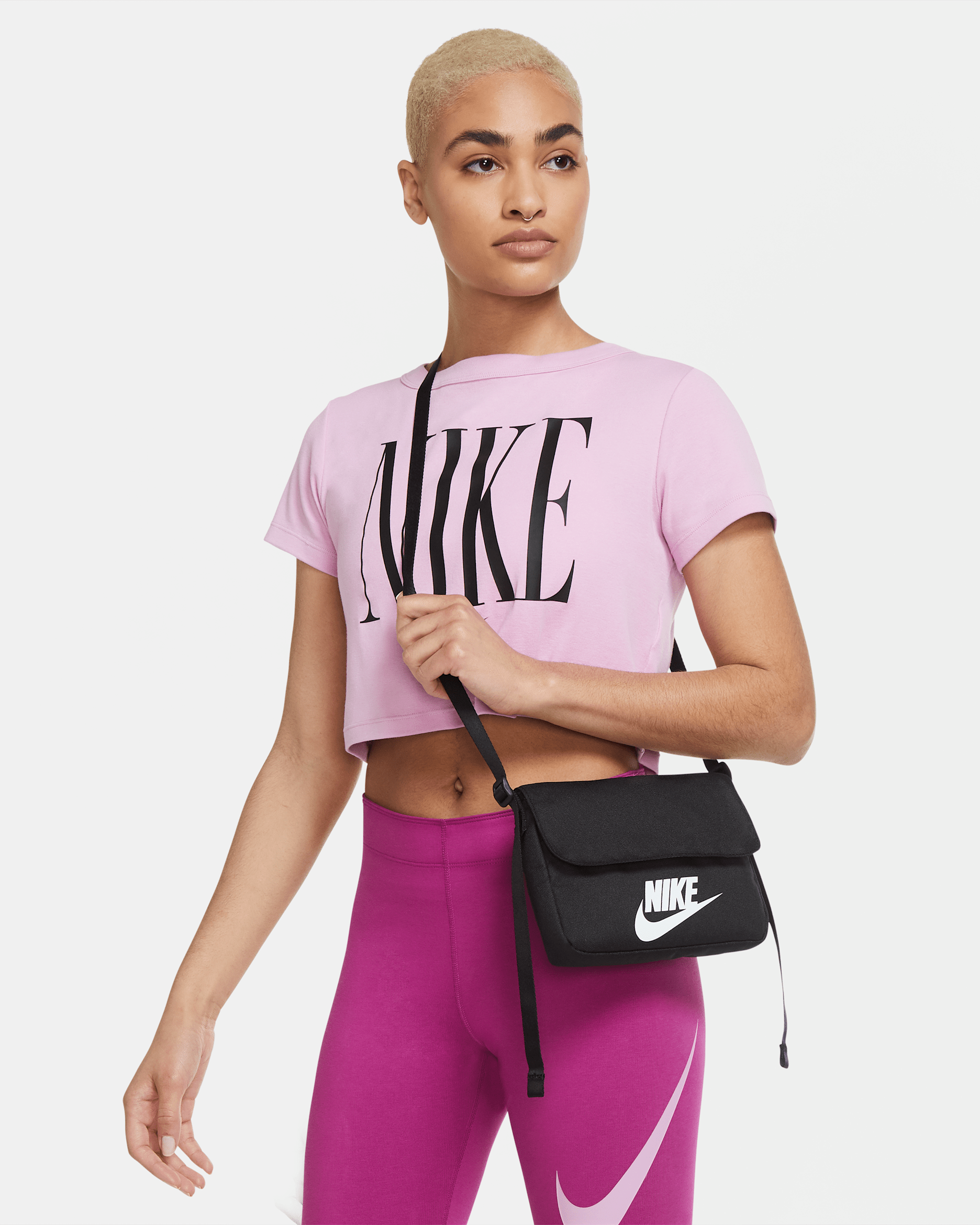 Nike Sportswear Futura 365 Crossbody női táska (3 l) - Fekete/Fekete/Fehér