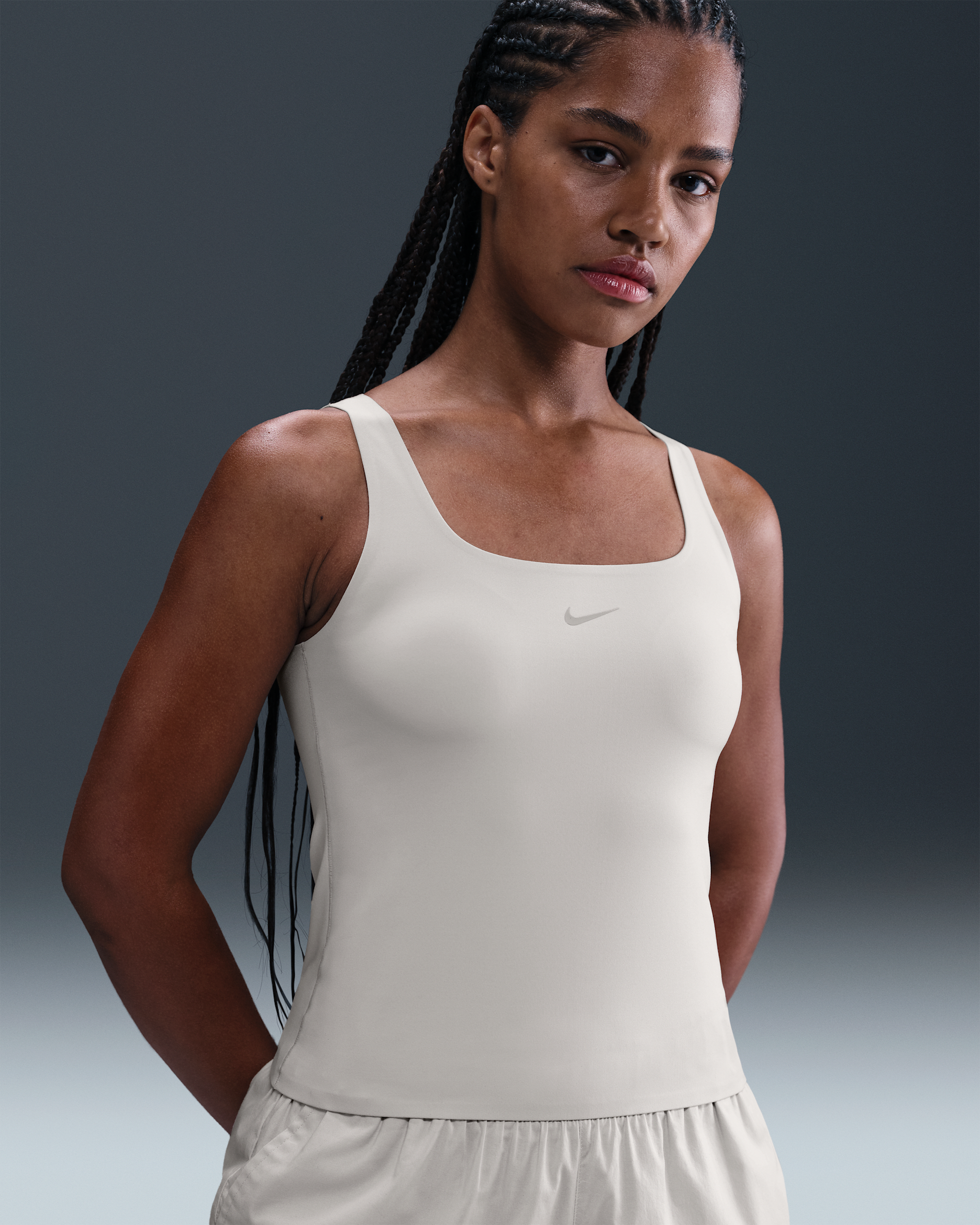 Camiseta de tirantes para mujer Nike Form - Marrón verdoso claro/Mena de hierro claro