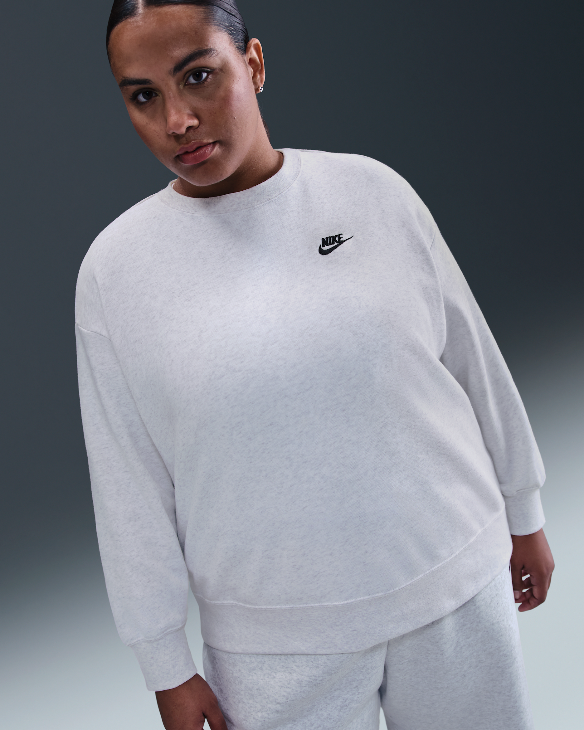 Nike Sportswear Club Fleece Women's Loose Crew-Neck Sweatshirt (Plus Size) - Birch Heather/Black
