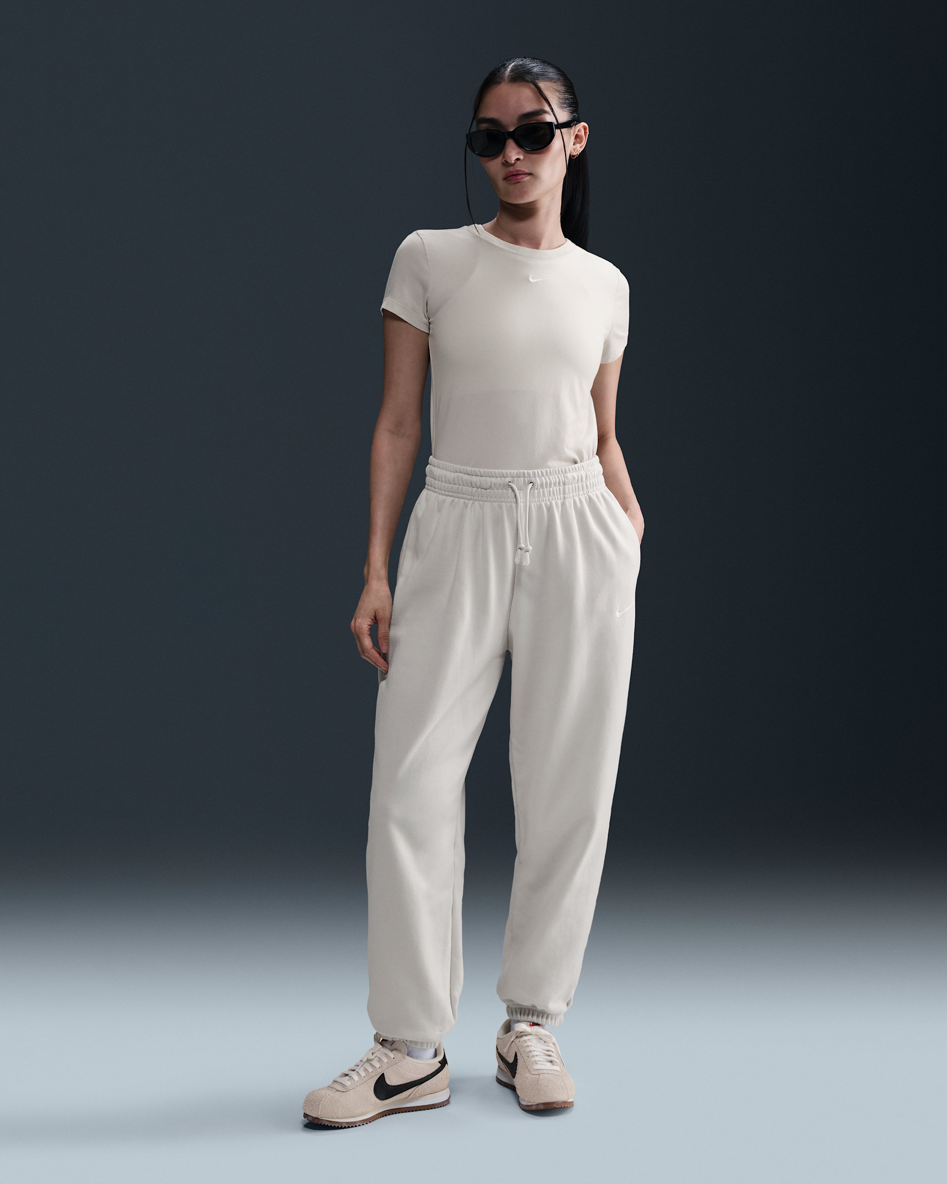 Nike Sportswear Phoenix Fleece Women's High-Waisted Oversized French Terry Tracksuit Bottoms - Light Orewood Brown/Sail