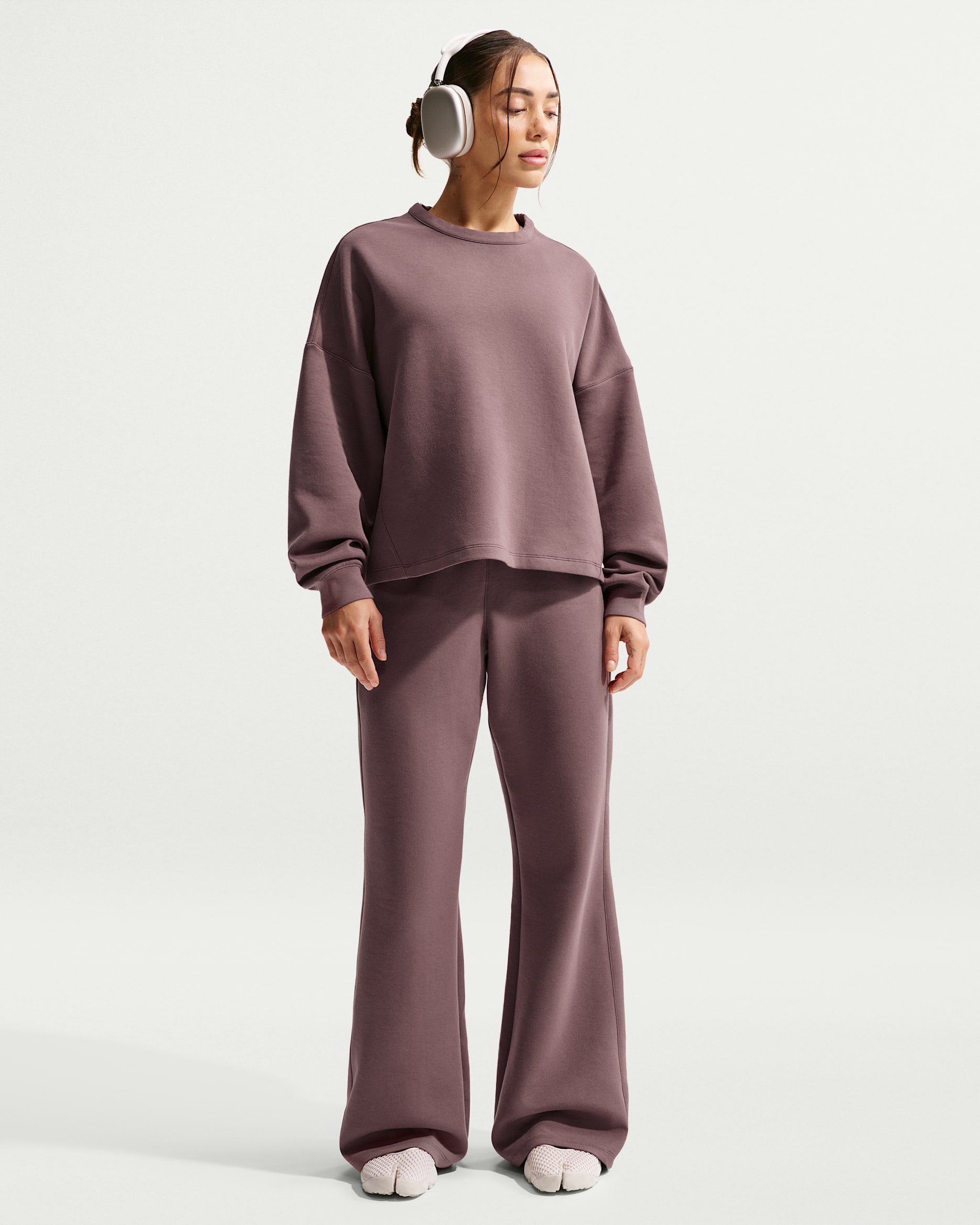 Nike 24.7 ImpossiblySoft Women's Dri-FIT High-Waisted Loose Flared Pants - Tattoo/Burgundy Crush