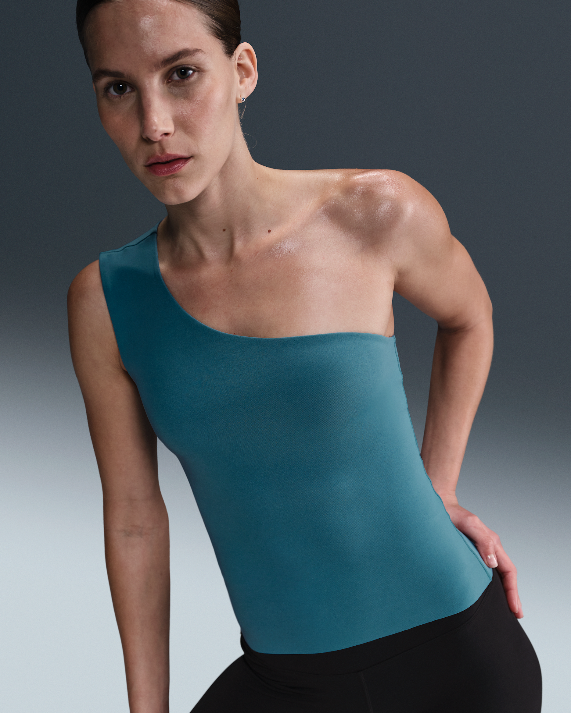 Camiseta de tirantes Dri-FIT asimétrica para mujer Nike Zenvy - Azul humeante/Blanco