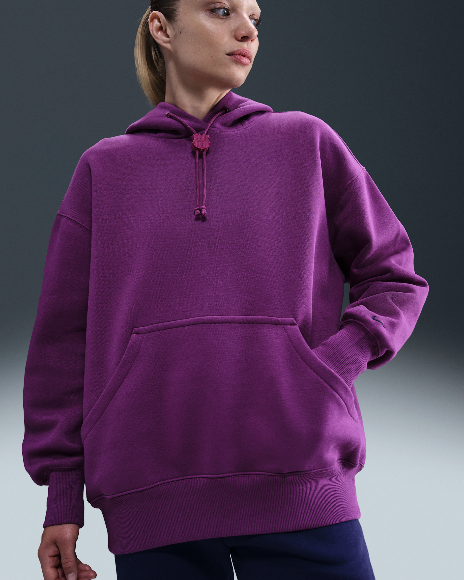 Hoodie pullover de futebol folgado Nike Phoenix Fleece FC Barcelona para mulher - Bright Grape/Roxo Imperial