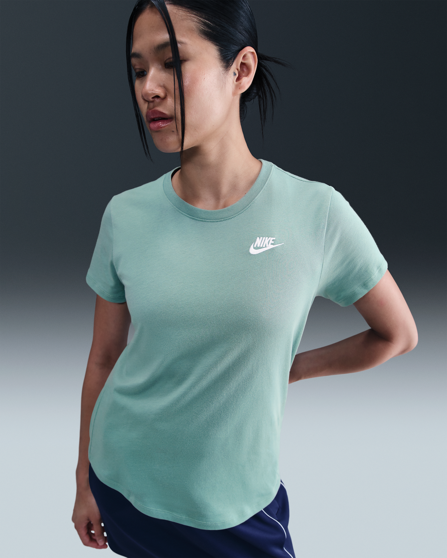 나이키 스포츠웨어 클럽 에센셜 여성 티셔츠 - 캐넌/화이트