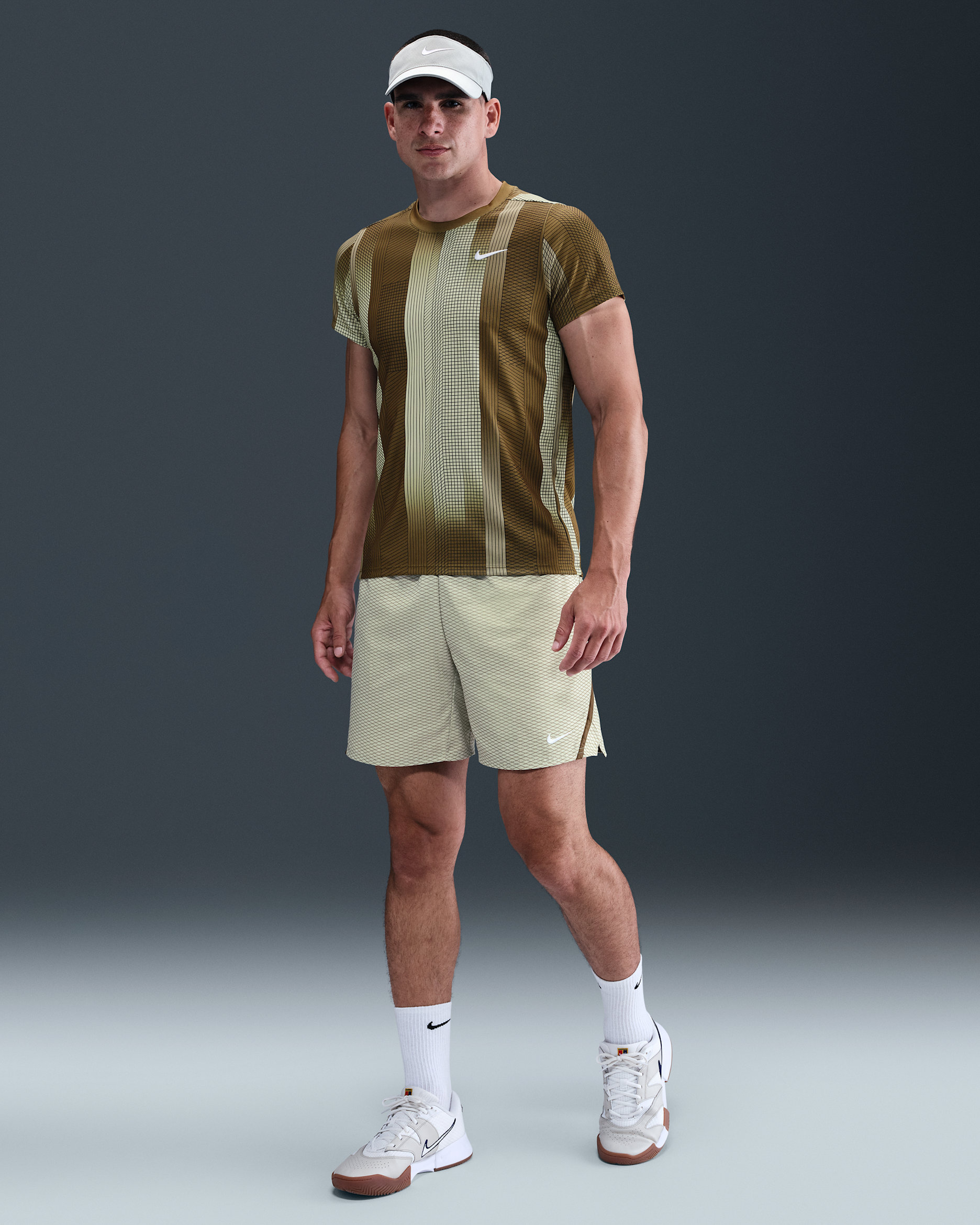 Shorts de tenis Dri-FIT de 18 cm para hombre NikeCourt Victory - Aura oliva/Blanco