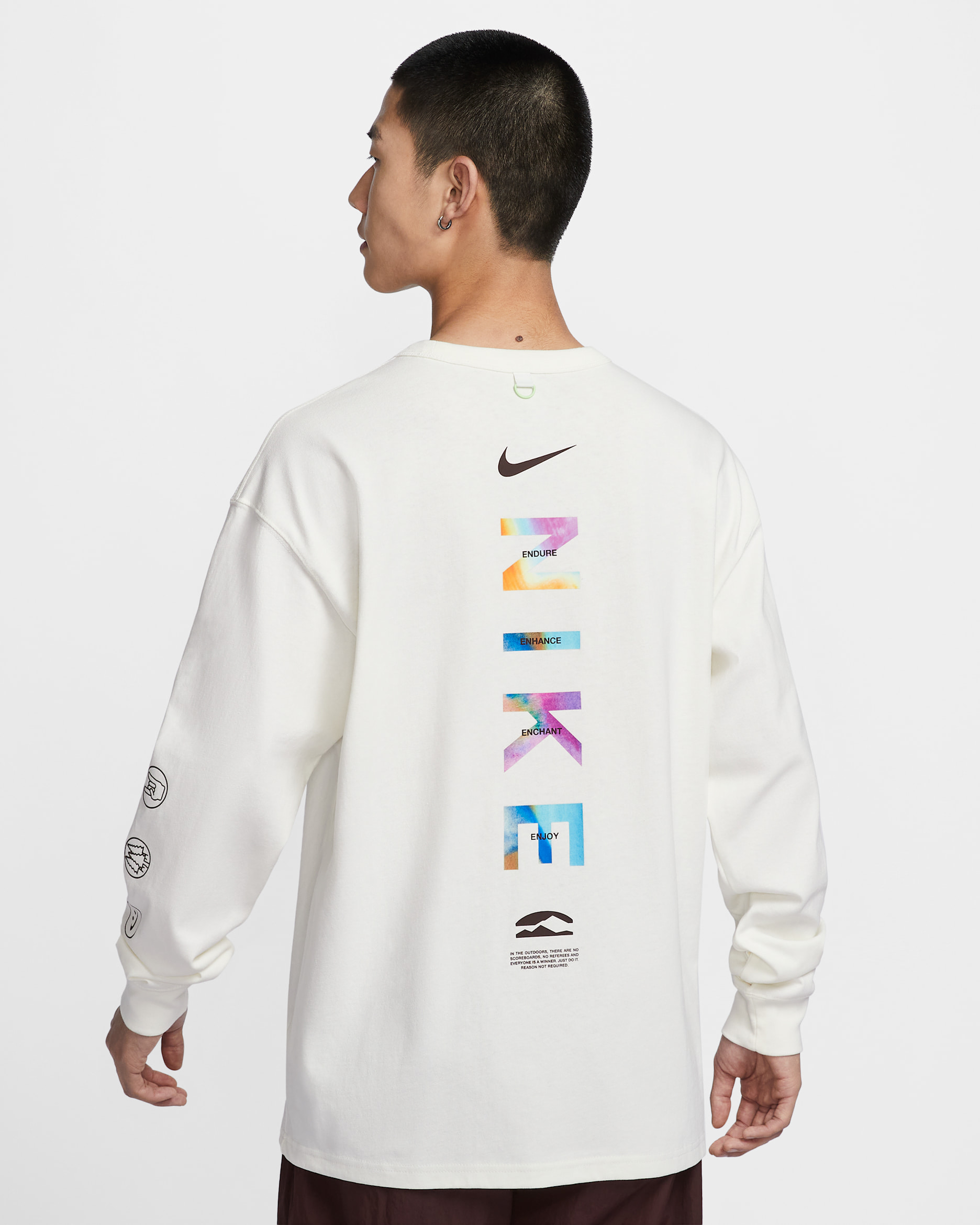 เสื้อยืดแขนยาวผู้ชาย Nike Sportswear Premium Essentials - Sail