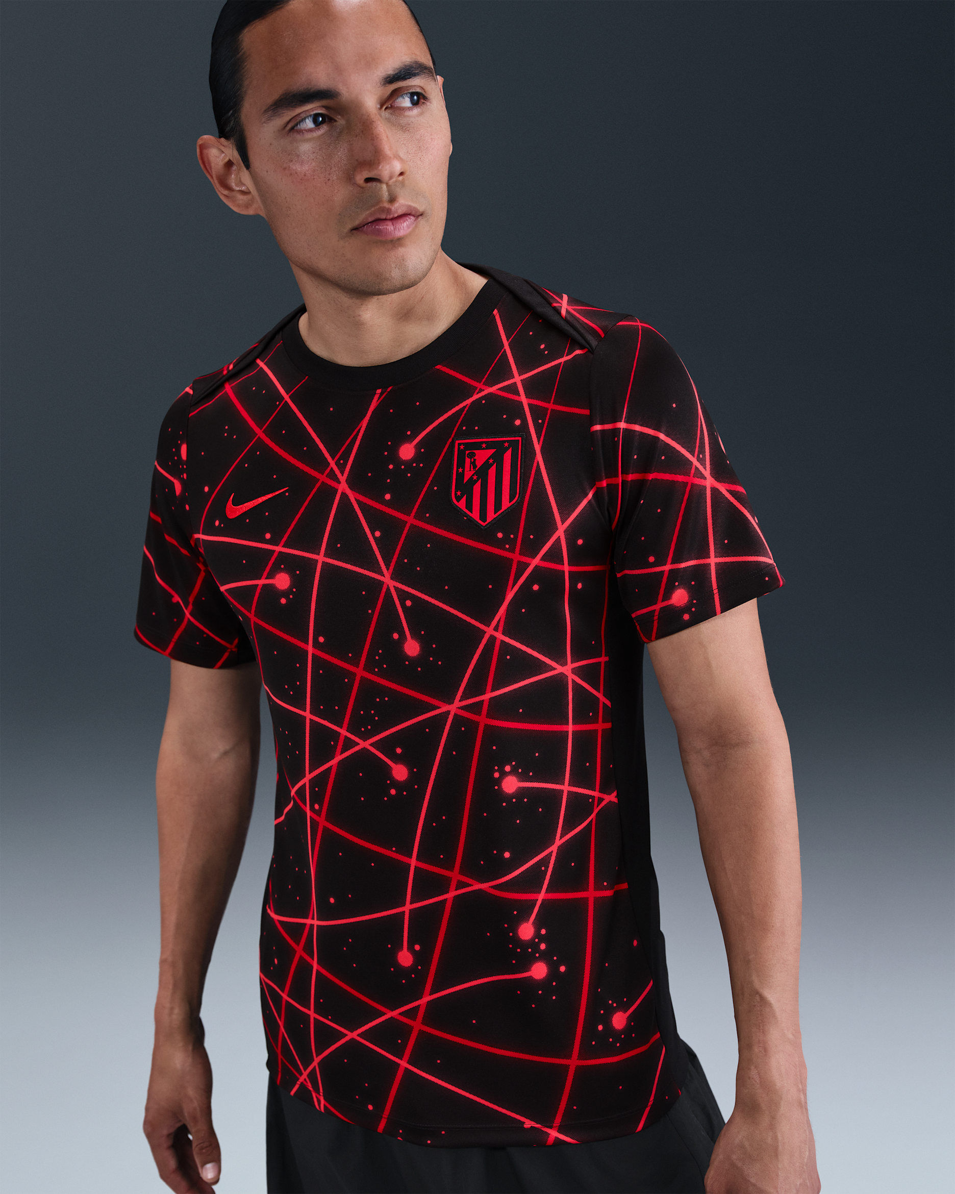 Atlético Madrid Academy Pro Nike Dri-FIT mérkőzés előtti, rövid ujjú férfi futballfelső - Fekete/Light Crimson/University Red/Light Crimson