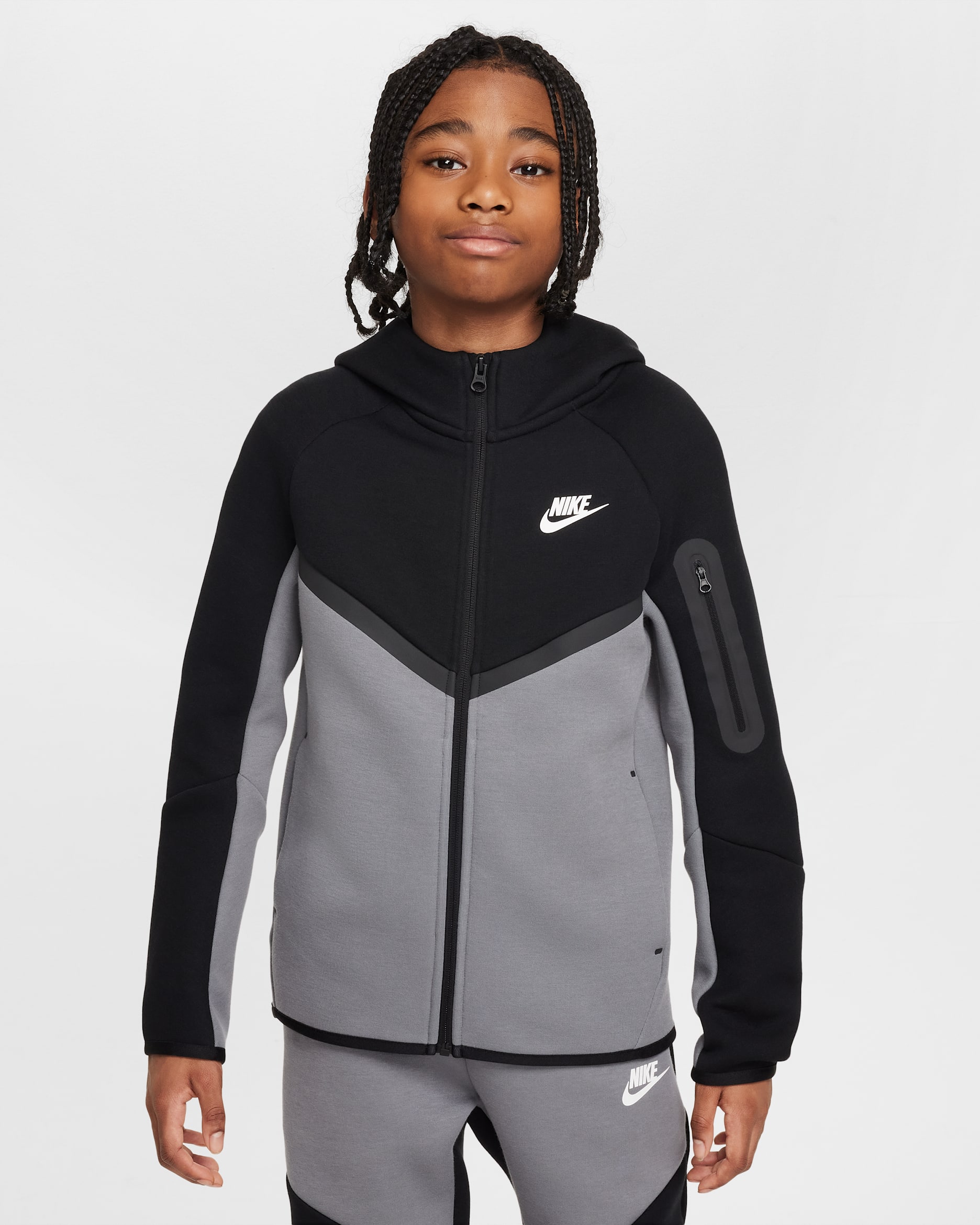 Nike Sportswear Tech Fleece Hoodie mit durchgehendem Reißverschluss für ältere Kinder - Smoke Grey/Schwarz/Schwarz/Weiß
