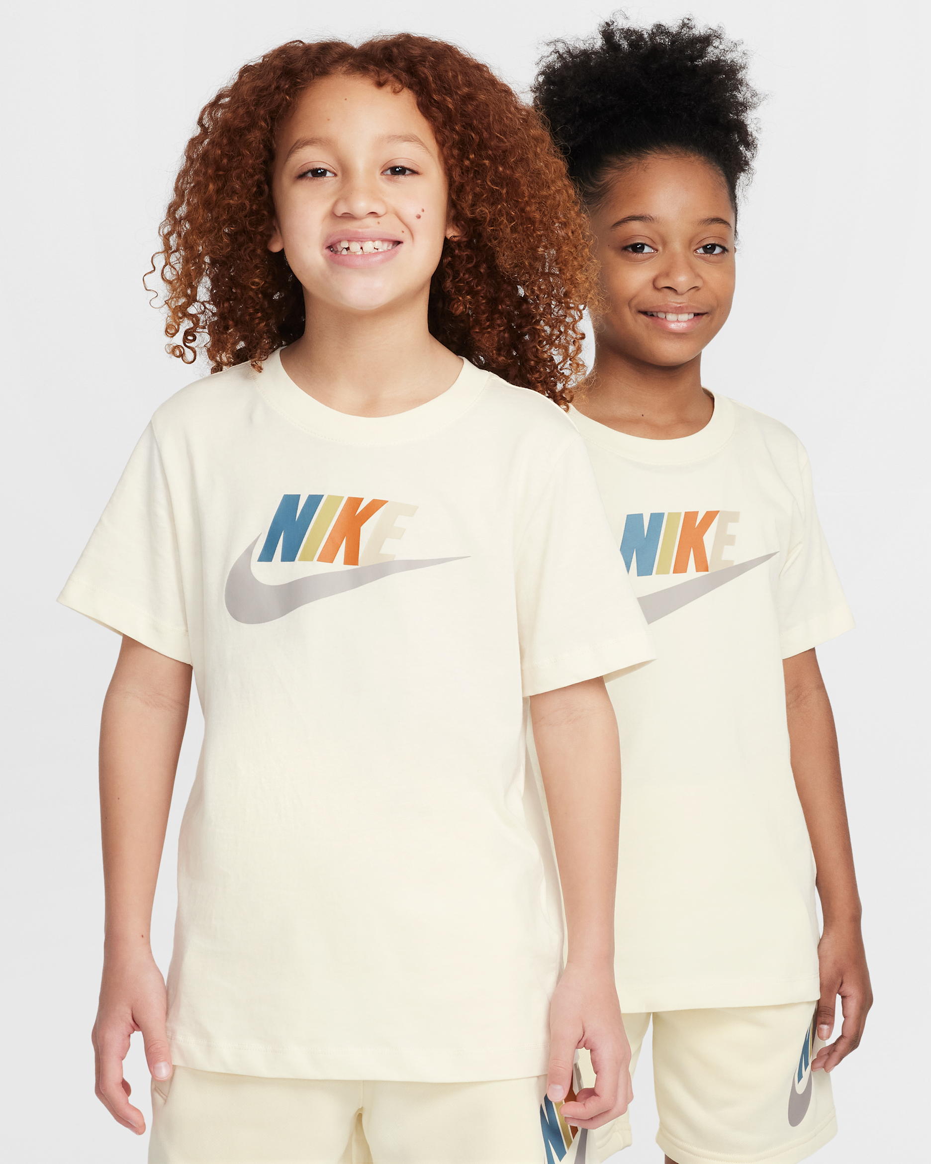 เสื้อยืดเด็กโต Nike Sportswear - Coconut Milk