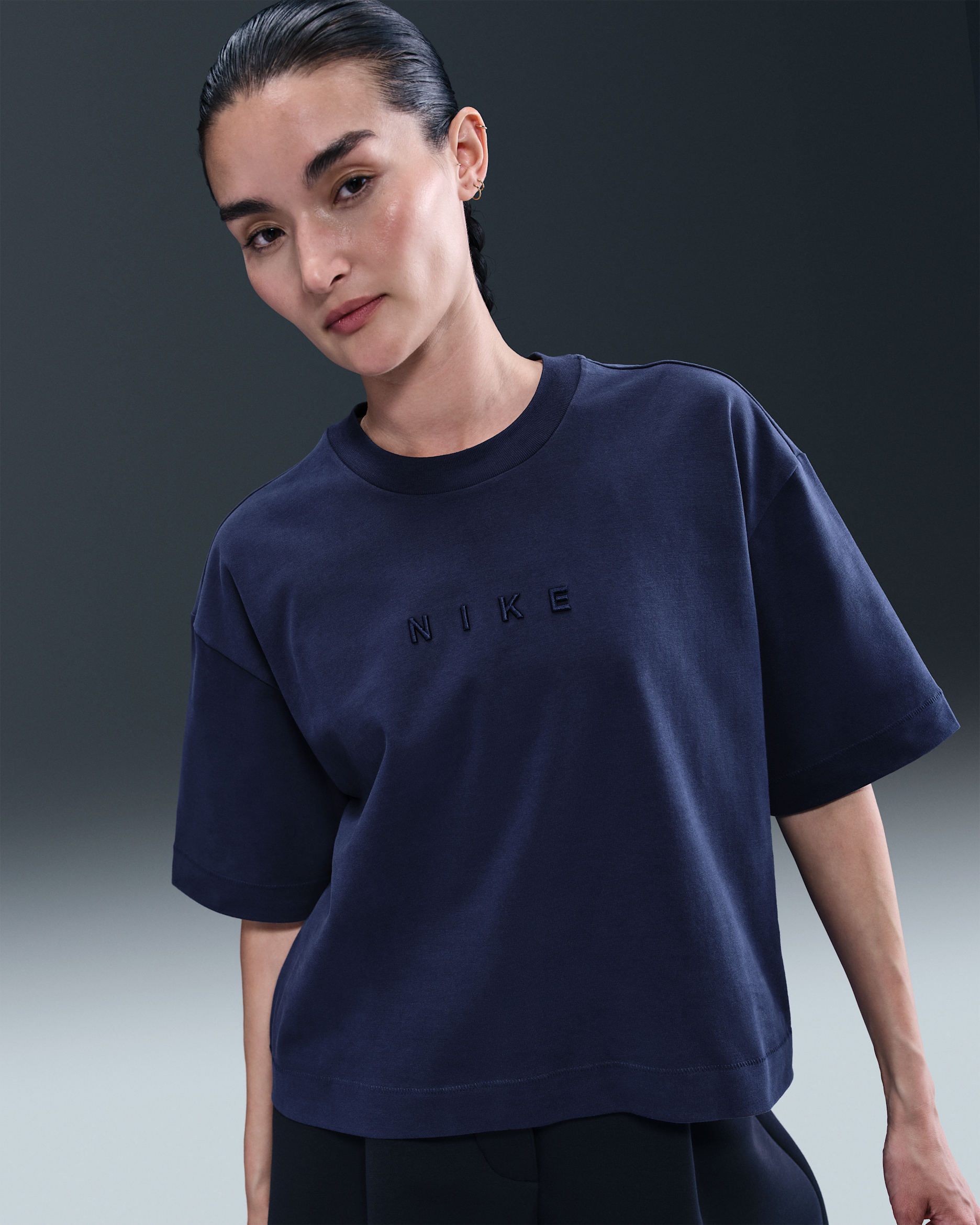 Kortærmet Nike Sportswear-T-shirt med firkantet pasform til kvinder - Midnight Navy