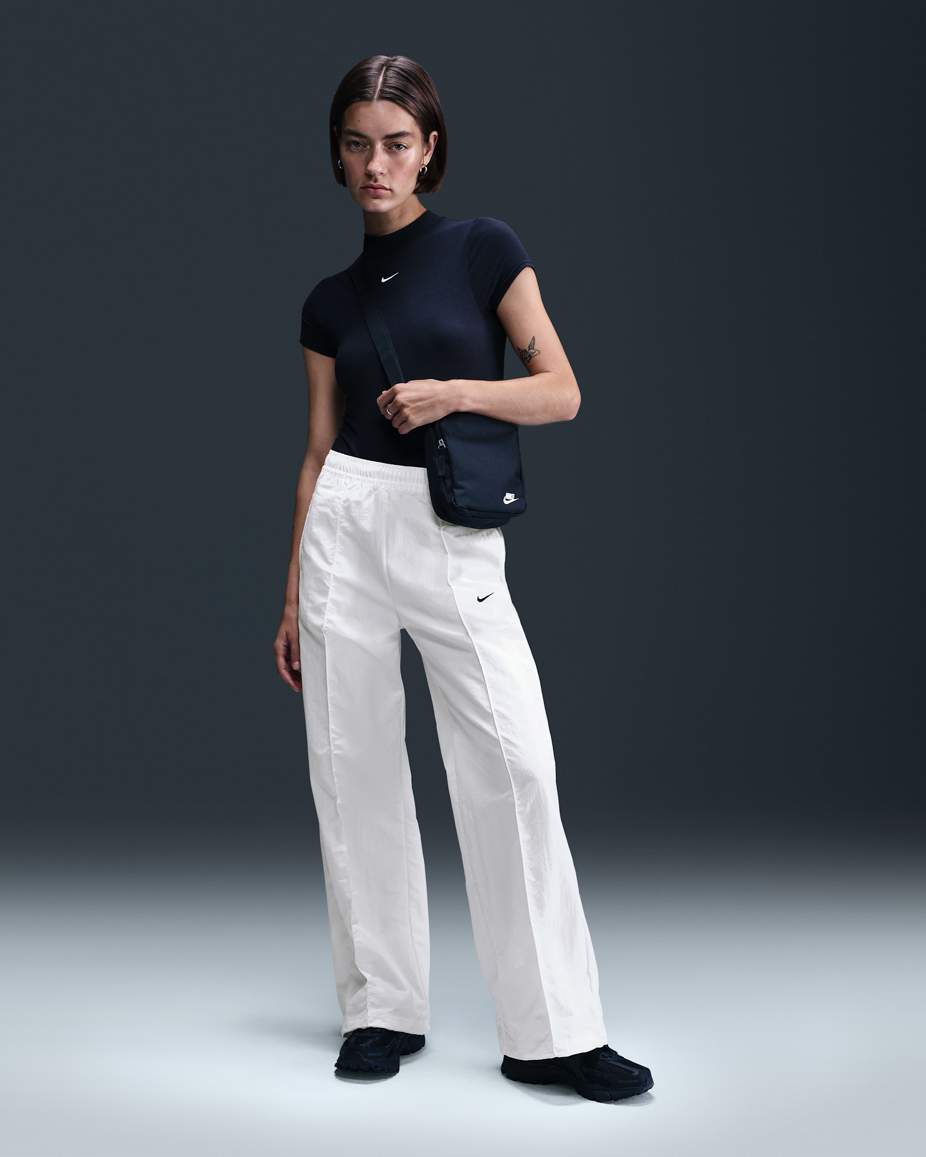 Nike Sportswear Everything Wovens Women's Mid-Rise Open-Hem Trousers - White/Black