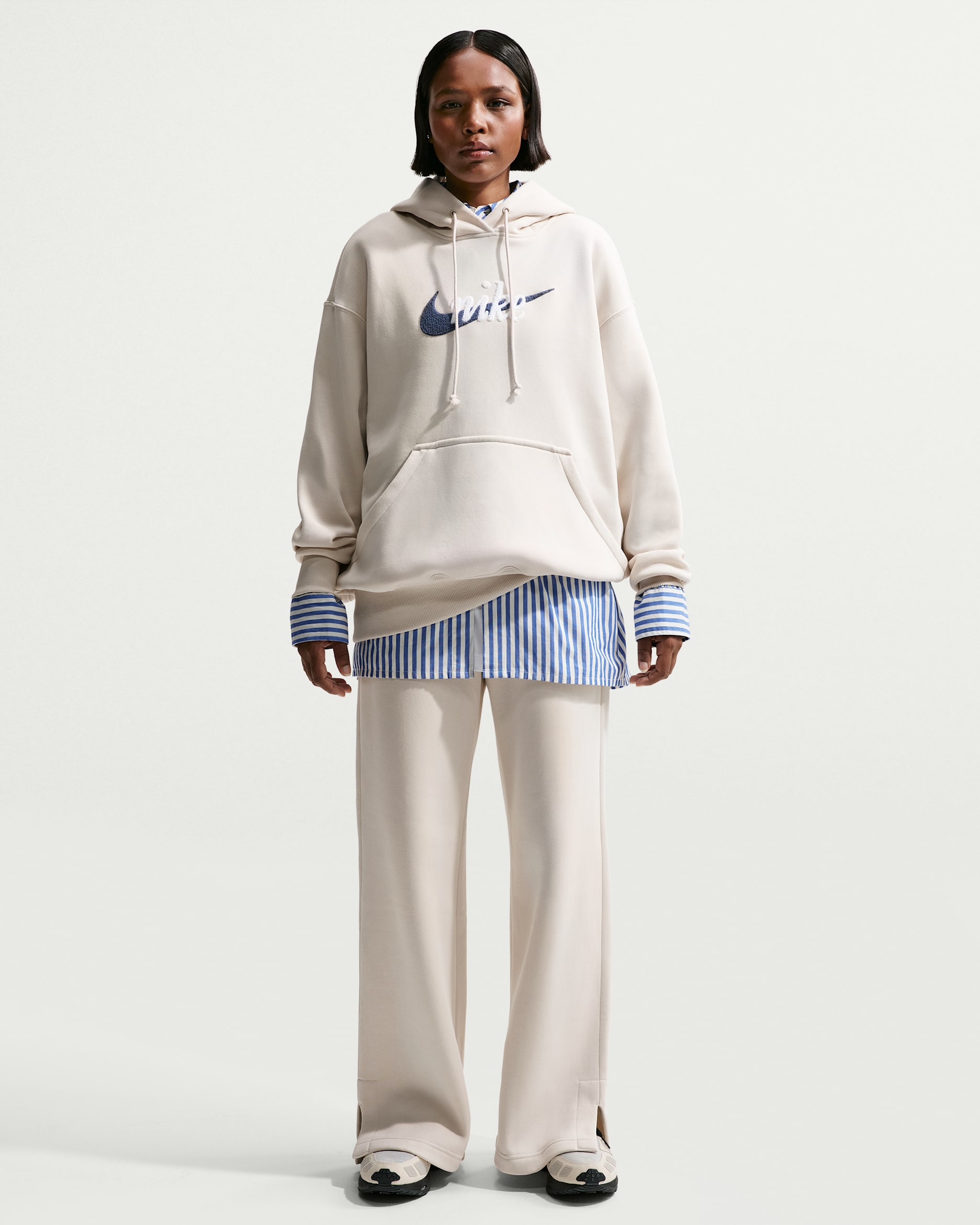 Nike Sportswear Phoenix Fleece Trainingshose mit Logo, hohem Taillenbund und weitem Bein (Damen) - Light Orewood Brown/Mystic Navy