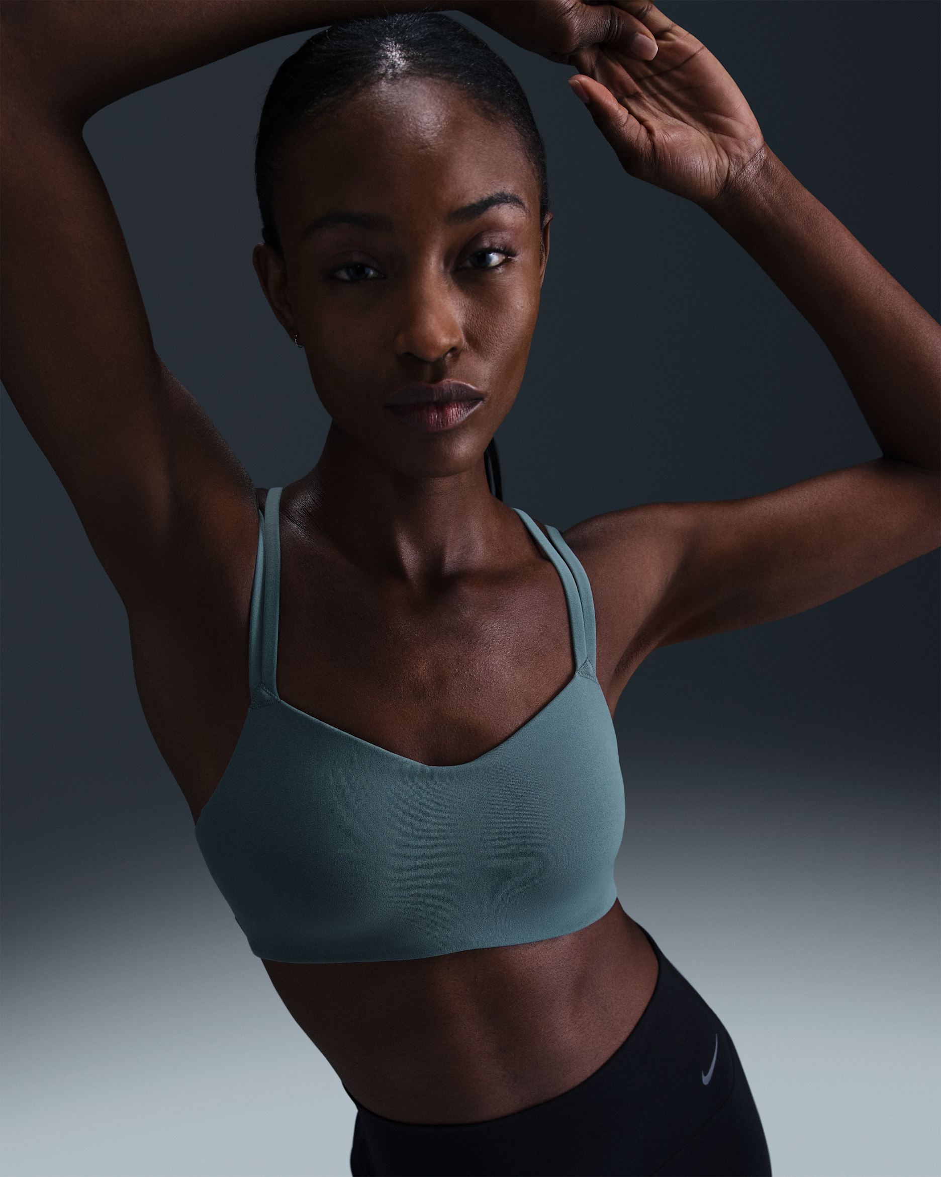 Nike Zenvy Askılı Hafif Destekli Pedli Kadın Spor Sütyeni - Smokey Blue/Beyaz