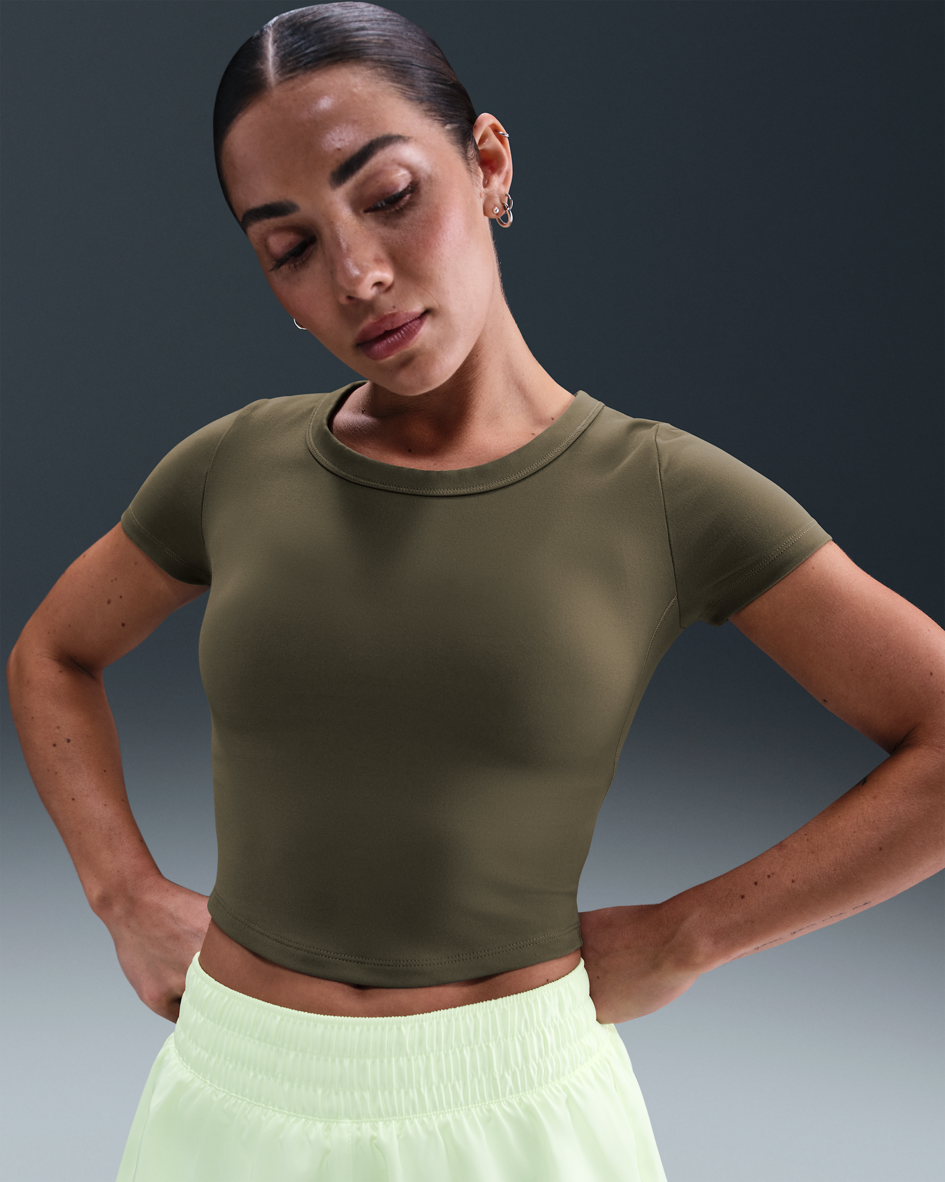 Crop top Dri-FIT à manches courtes Nike One Fitted pour femme - Medium Olive