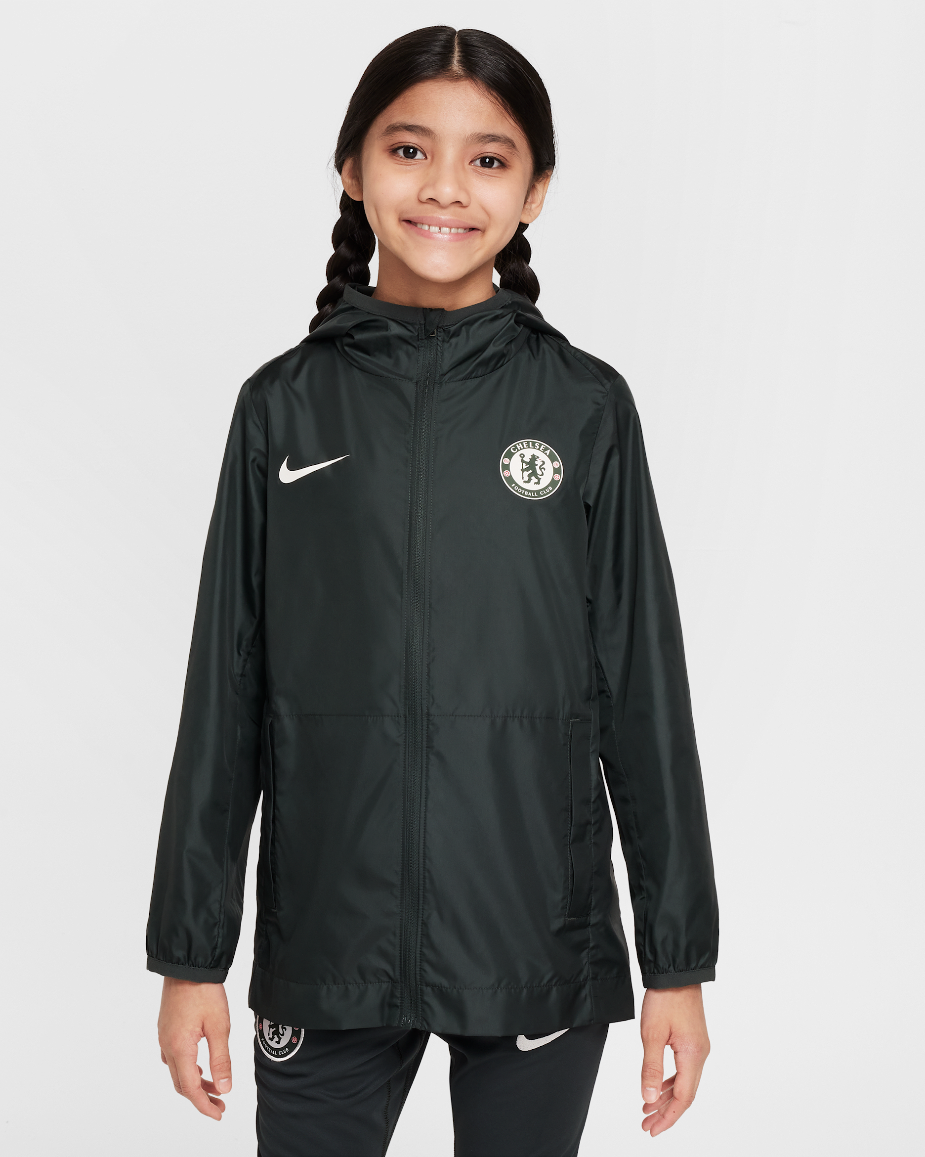 Chelsea FC Academy Pro Nike Genç Çocuk Kapüşonlu Futbol Yağmurluğu - Outdoor Green/Phantom