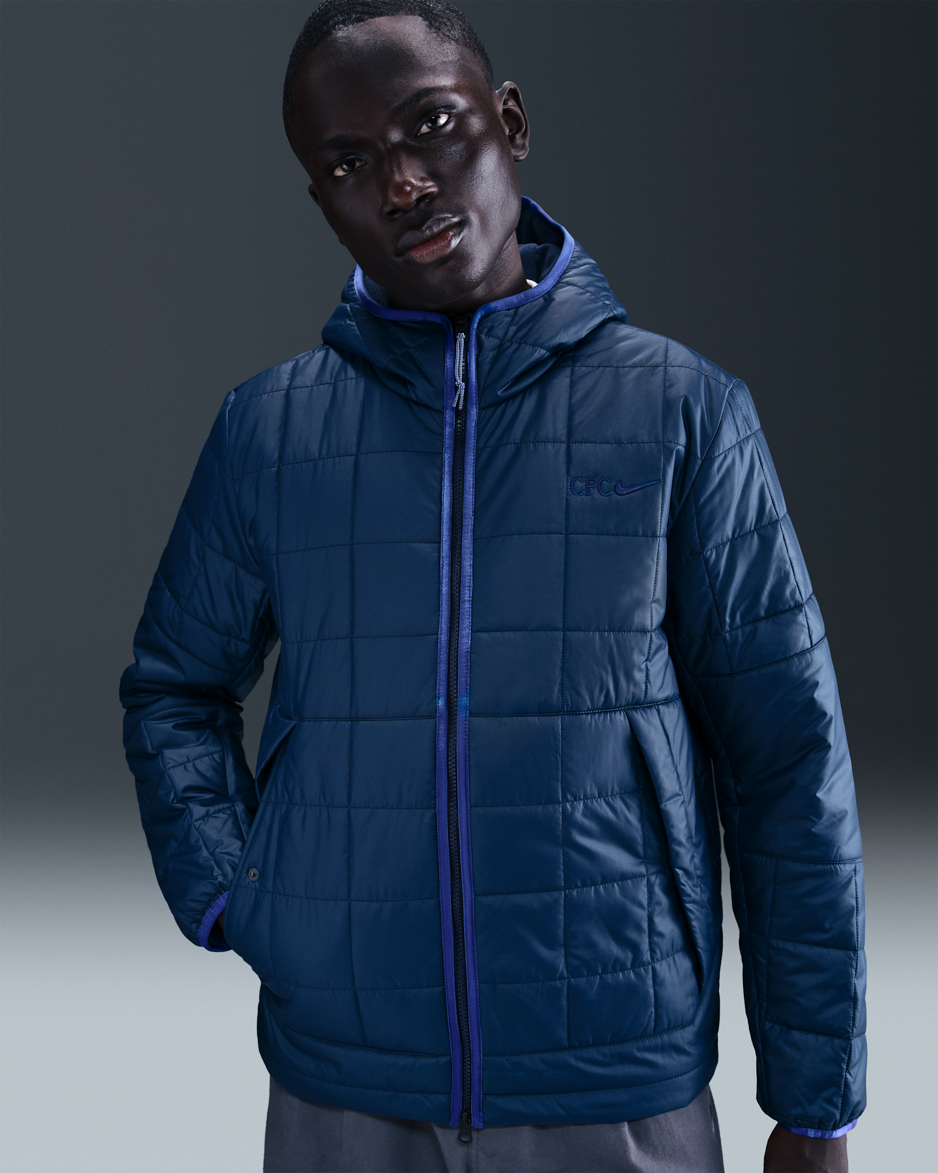 Nike voetbaljack met synthetische vulling en capuchon voor heren van Chelsea FC - Obsidian/Rush Blue/Rush Blue