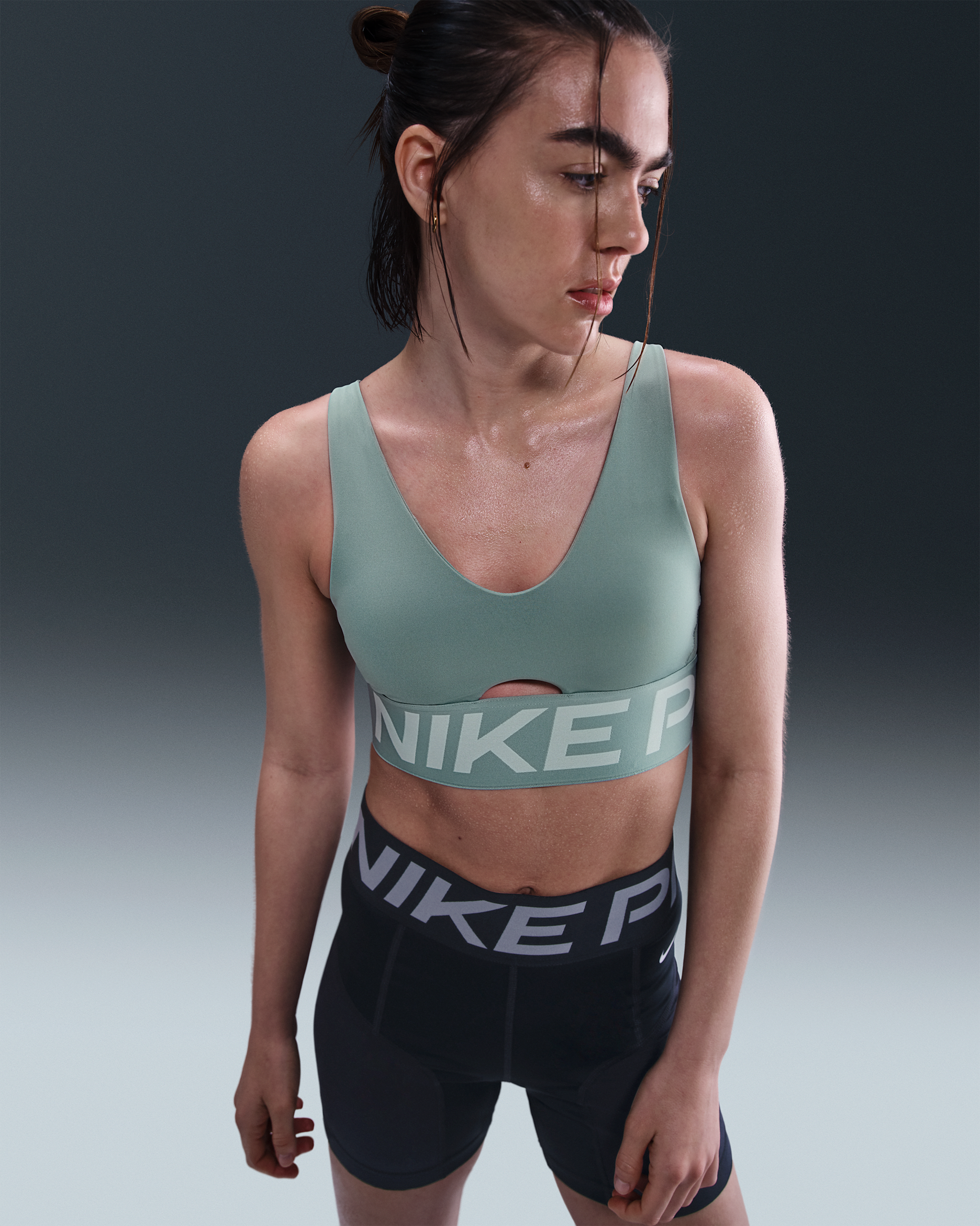 Nike Pro Indy Plunge Orta Destekli Pedli Kadın Spor Sütyeni - Cannon/Jade Ice/Beyaz