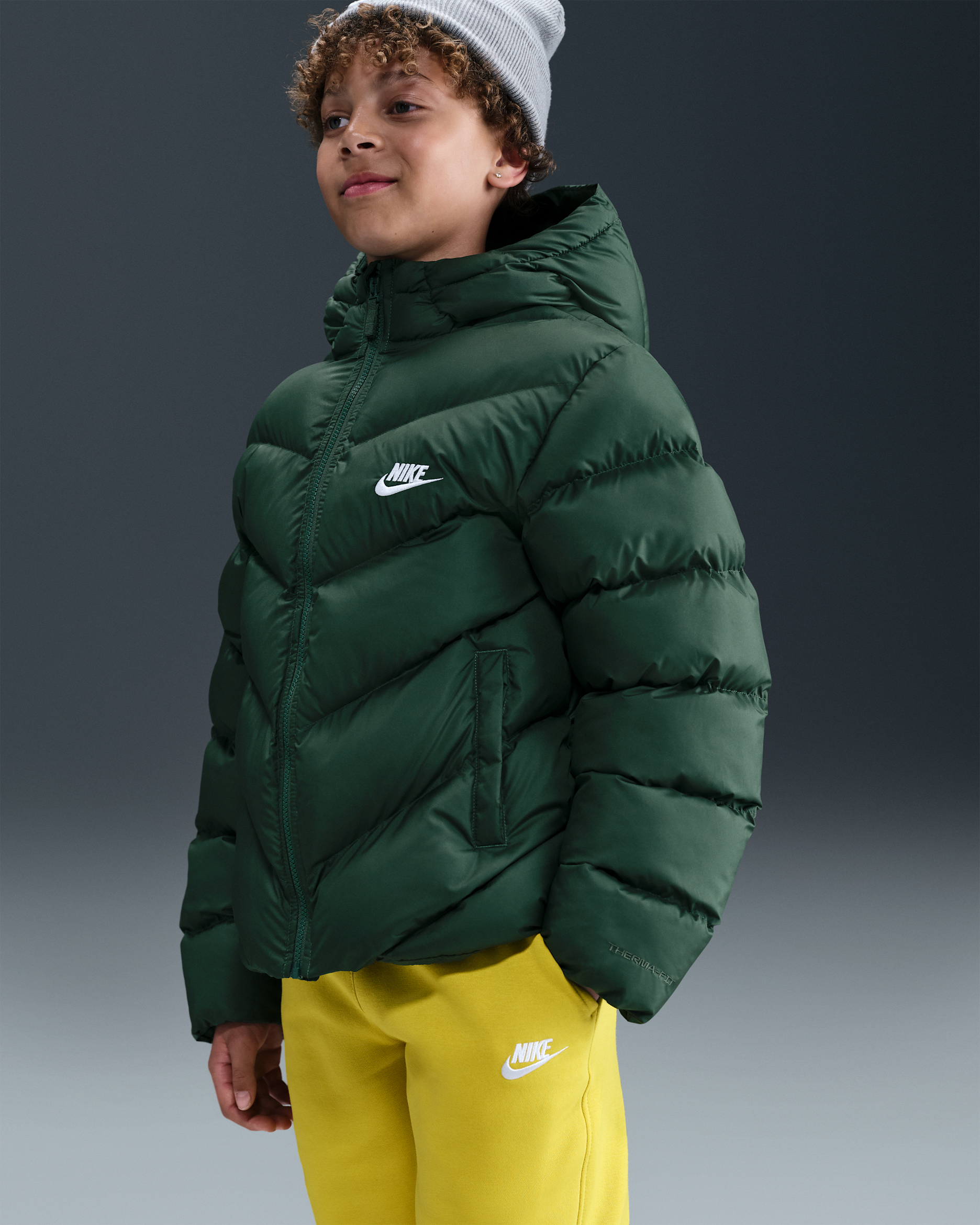 Nike Sportswear All Day Play Older Kids' Therma-FIT Loose-Fit Puffer Jacket - Fir/White