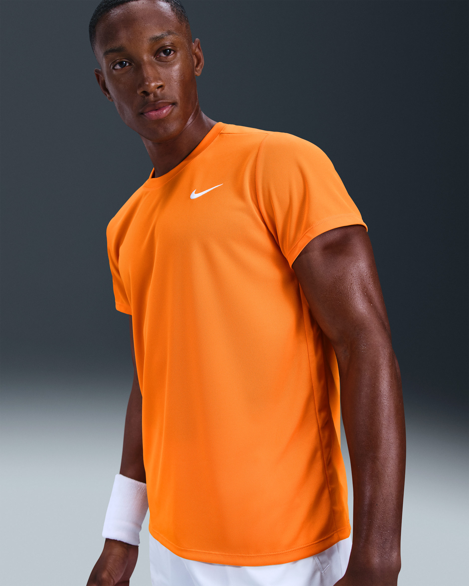 Playera de tenis Dri-FIT para hombre NikeCourt Victory - Cerámica brillante/Blanco