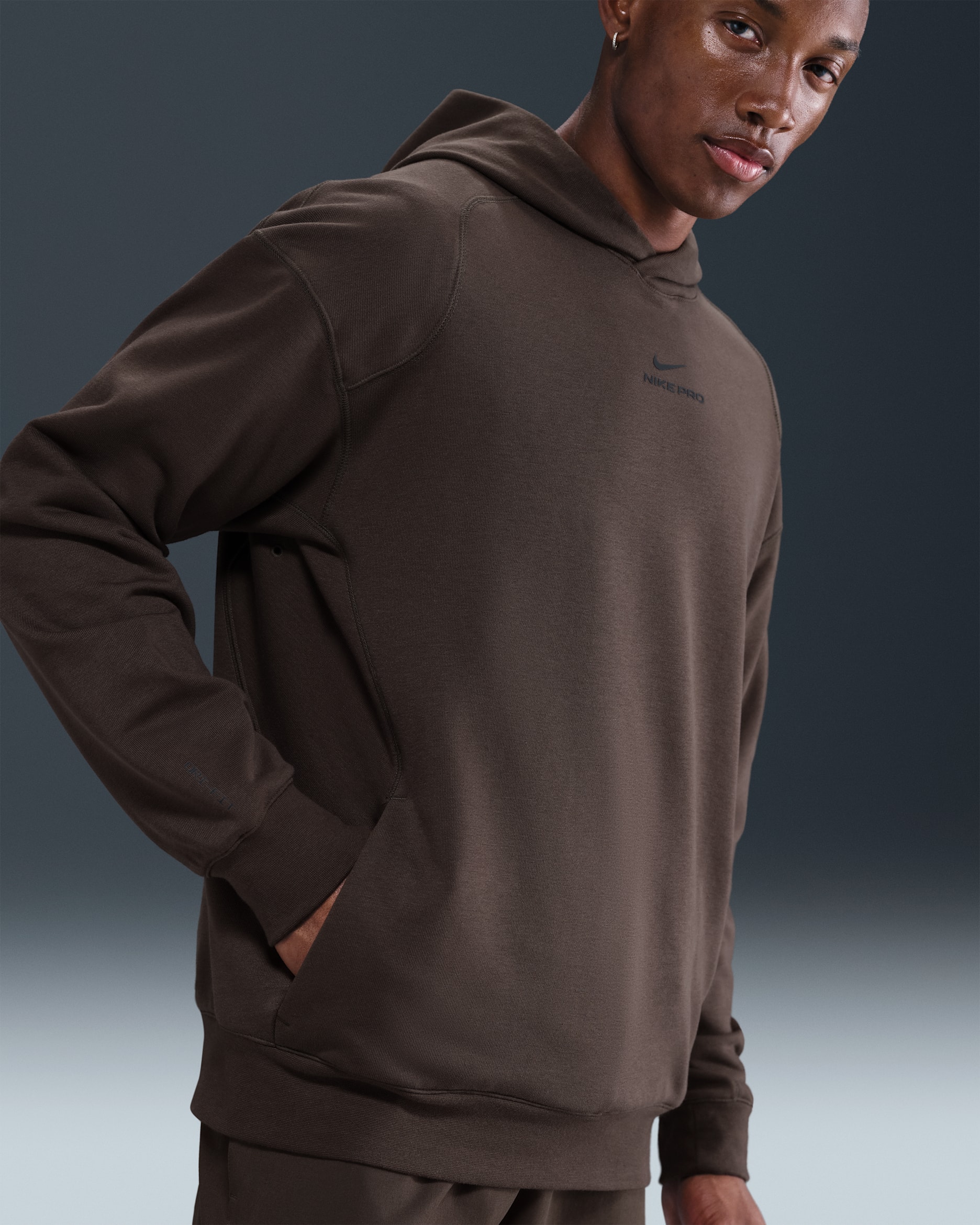 Nike Pro Capa intermèdia de training amb caputxa Dri-FIT - Home - Baroque Brown/Negre