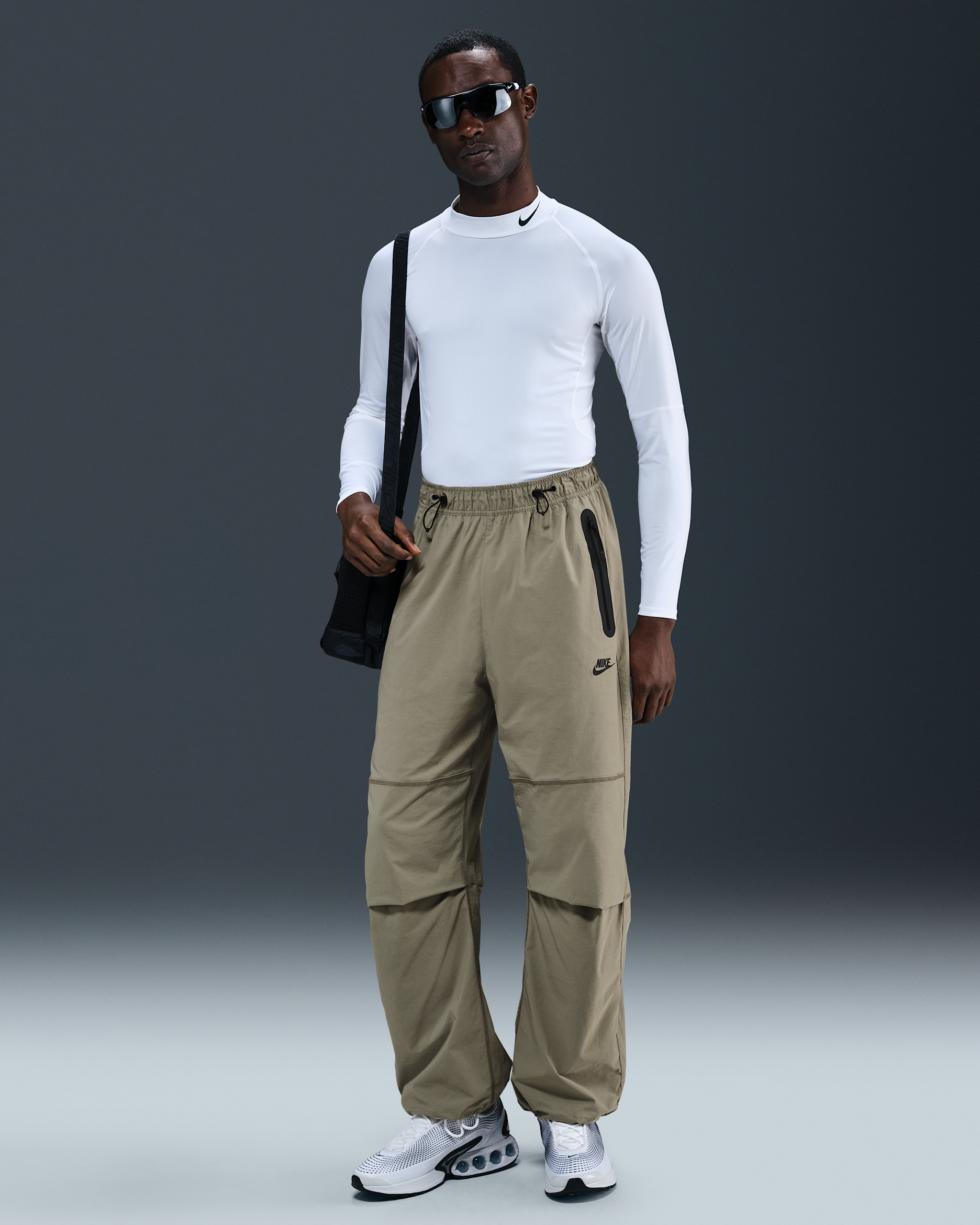 Pantaloni oversize in tessuto Nike Tech – Uomo - Light Army/Light Army/Nero