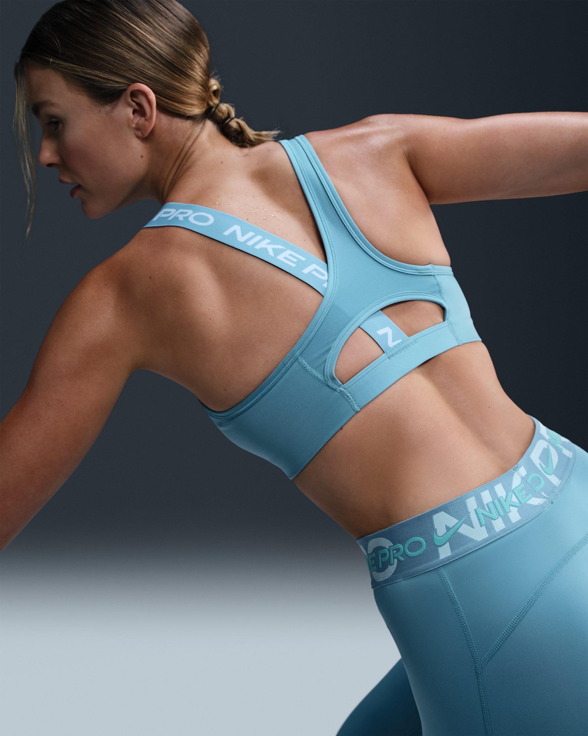 Nike Pro Swoosh asymmetrisk sports-BH med innlegg middels støtte til dame - Denim Turquoise/Denim Turquoise/Hvit/Hvit