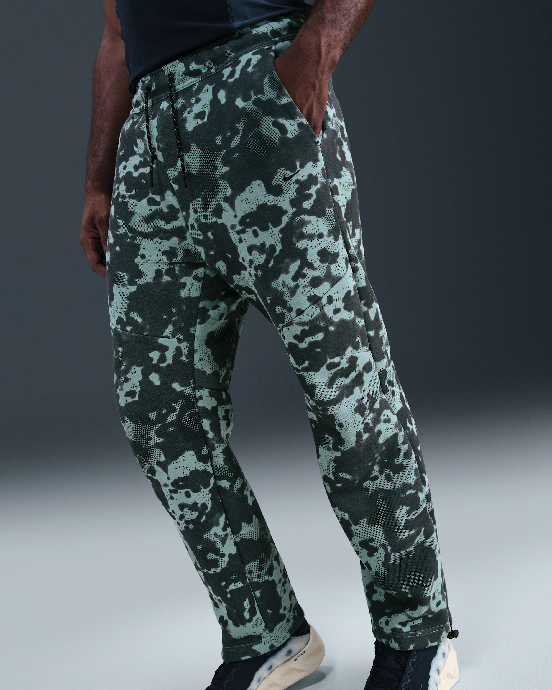Nike Tech Men's Open-Hem Fleece Camo Trousers